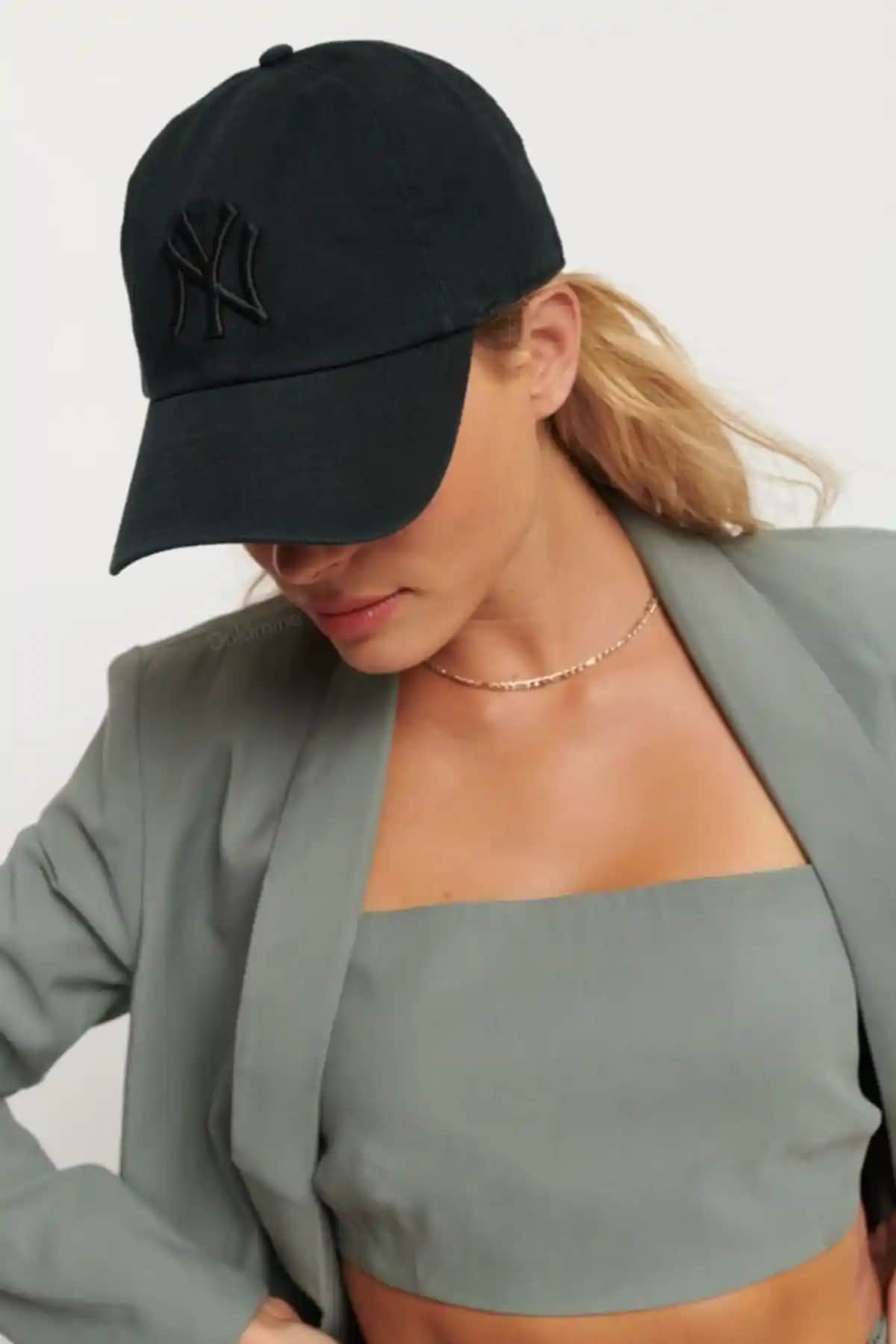 Goldmine Siyah Unisex Beyzbol Şapkası Şıklık ve Fonksiyonelliği Bir Arada Sunar