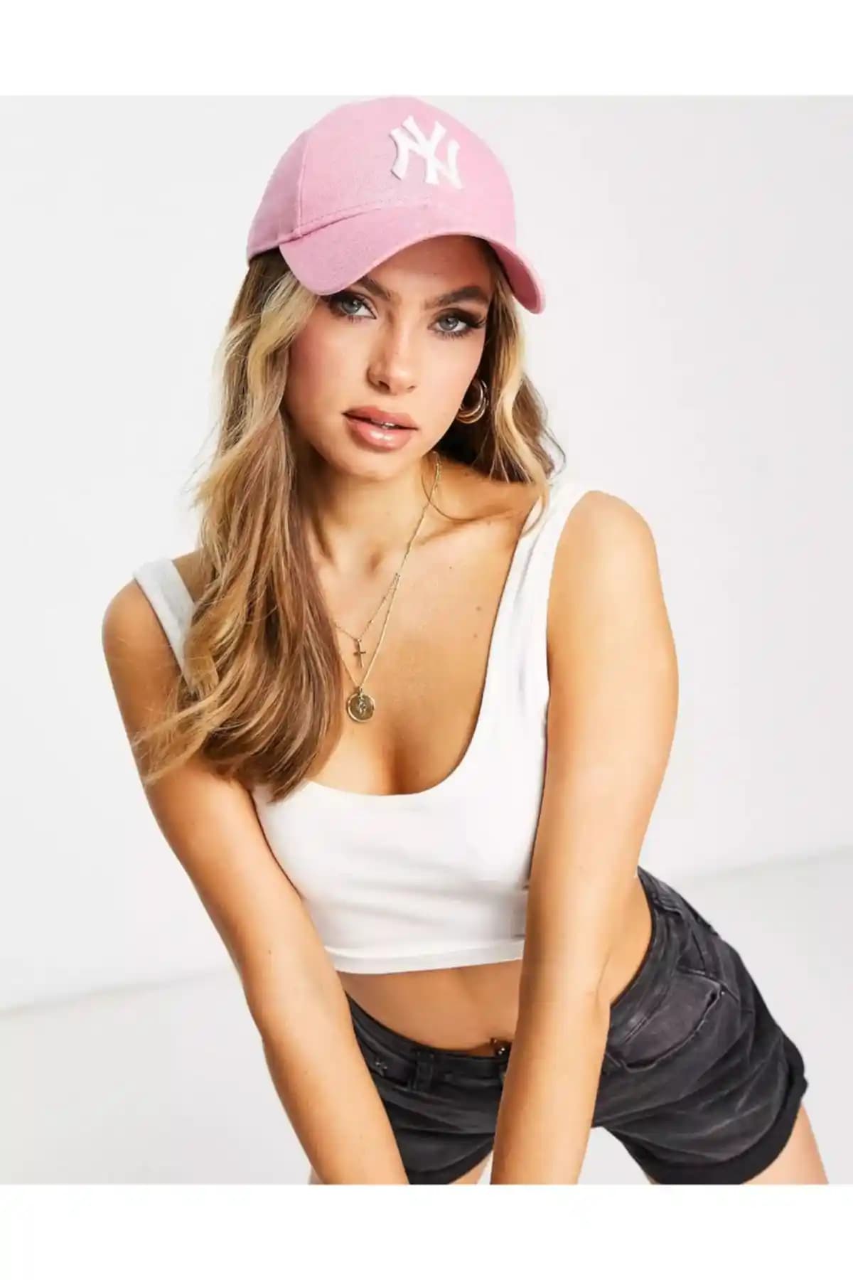 Goldmine Unisex Beyzbol Şapka Toz Pembe ve Beyaz Renk Seçenekleriyle Şıklık ve Fonksiyonellik