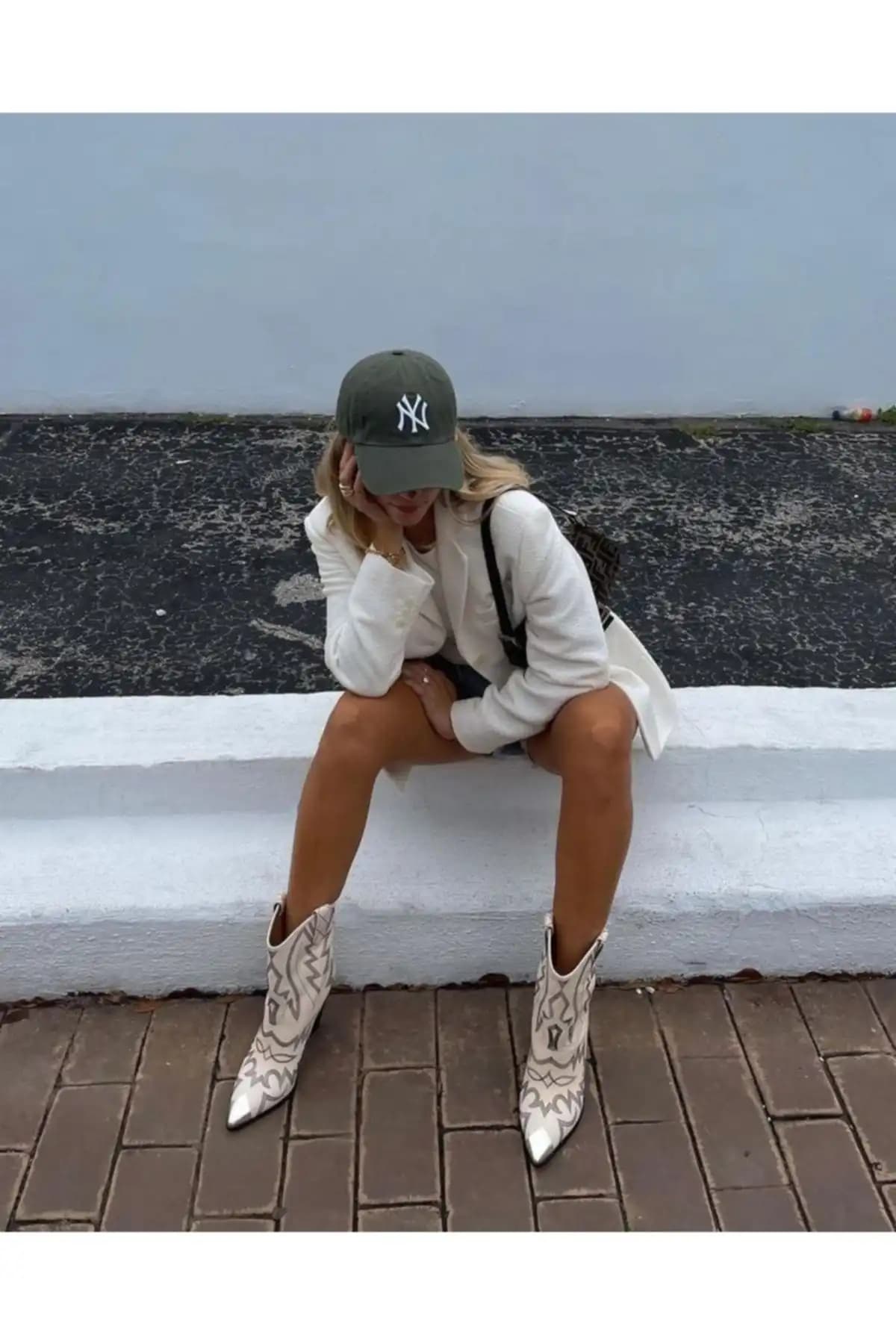 Goldmine Unisex Beyzbol Şapkası Haki ve Beyaz Renk Seçenekleriyle Şıklık ve Dayanıklılık