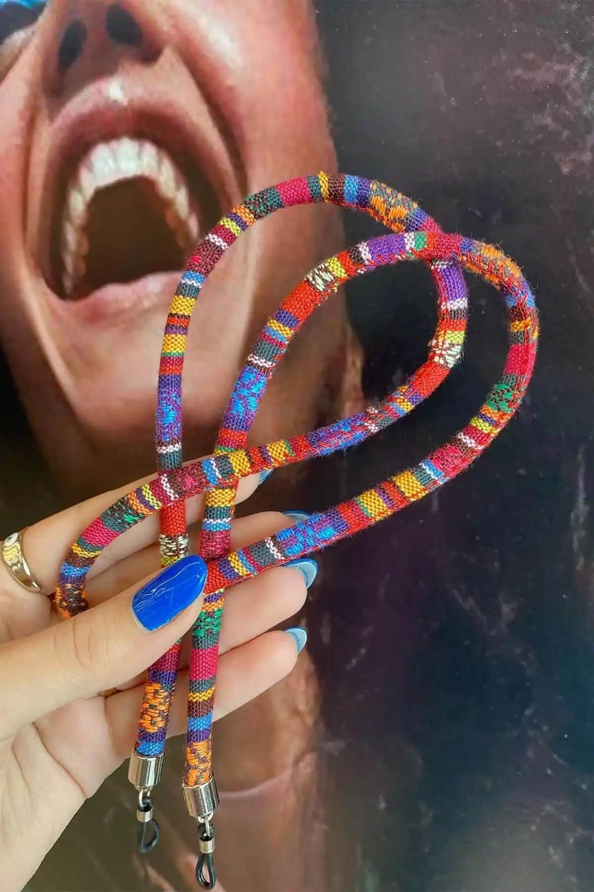 Gözlük Zincirleri Karşılaştırması: Renkli ve Çok Amaçlı Modellerin Özellikleri