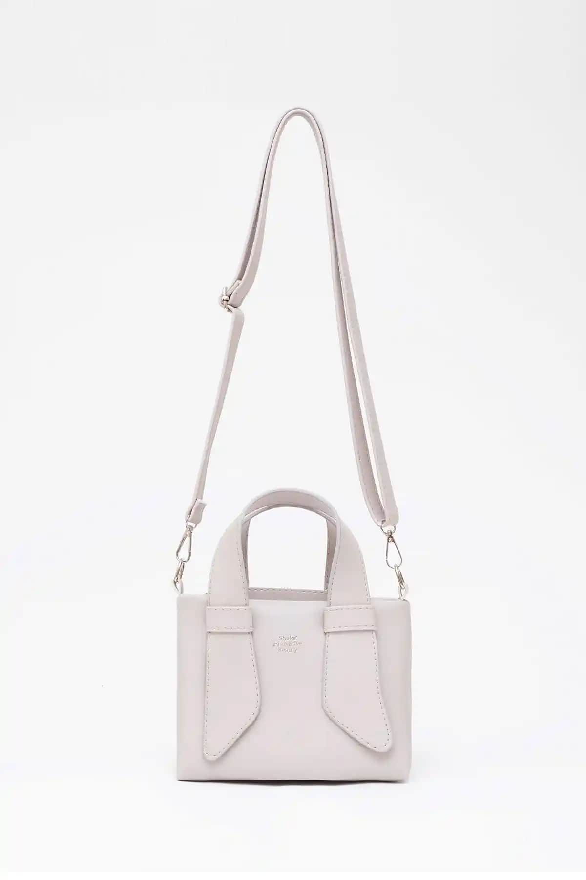 Gri Suni Deri Çanta: Şık ve Fonksiyonel Günlük Kullanım İçin Modern Tasarım