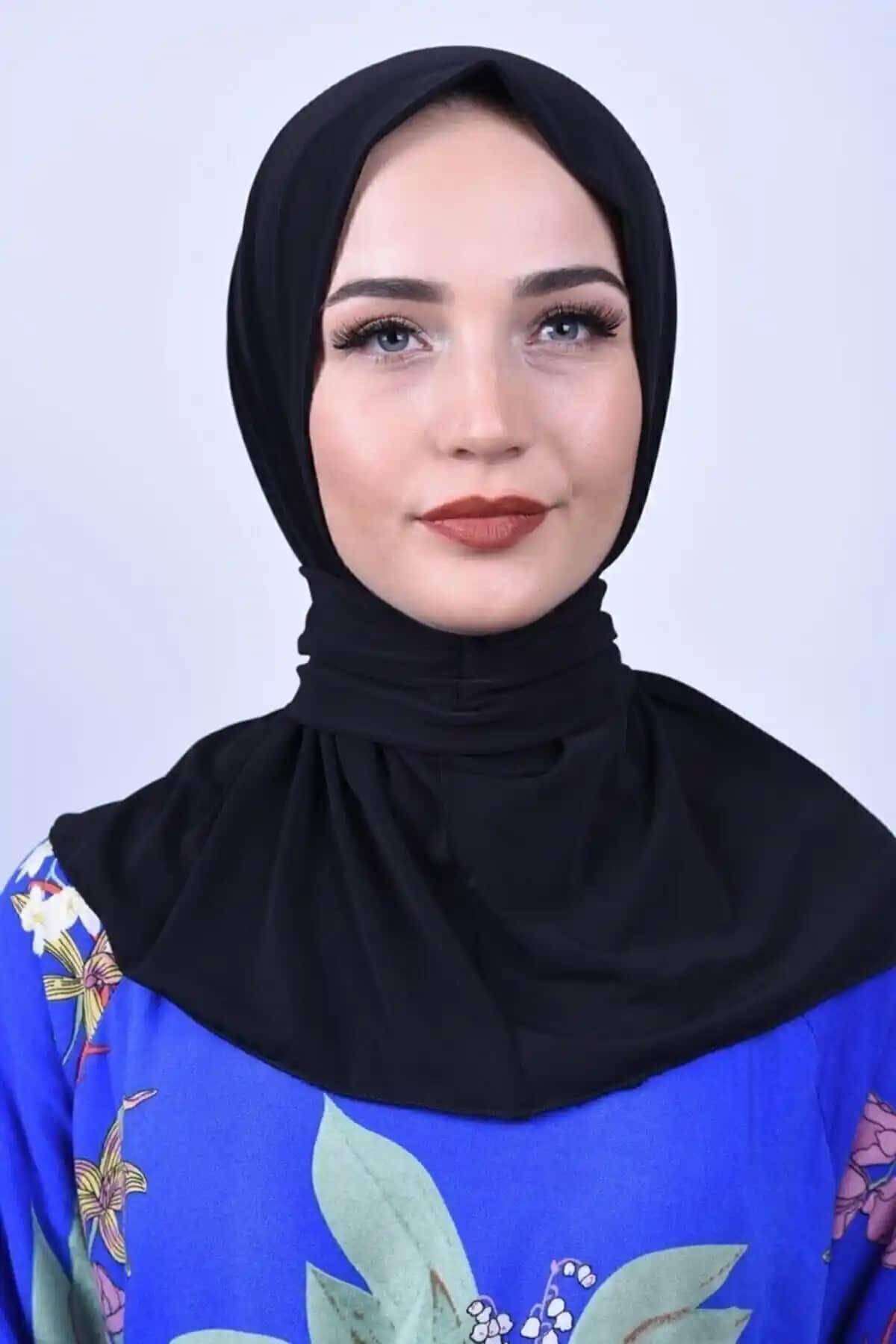Gültopu Eşarp ve LAVENDER Hijabchi Boyunluklu Bone Karşılaştırması