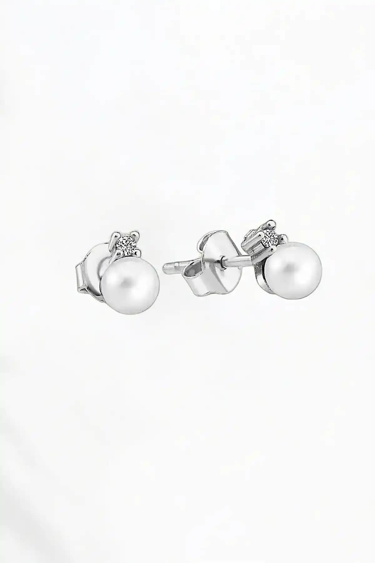 Gümüş Küpe Modelleri Karşılaştırması: Majorka İnci ve Rodyumlu Tasarım