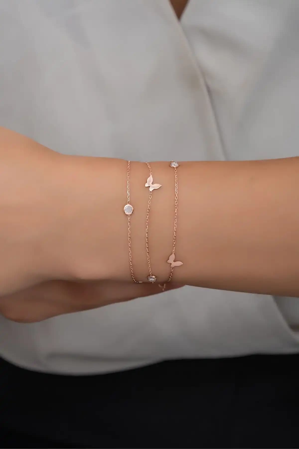 Gümüş ve Rose Altın Kaplama Zirkon Taşlı Bilekliklerin Karşılaştırması 1