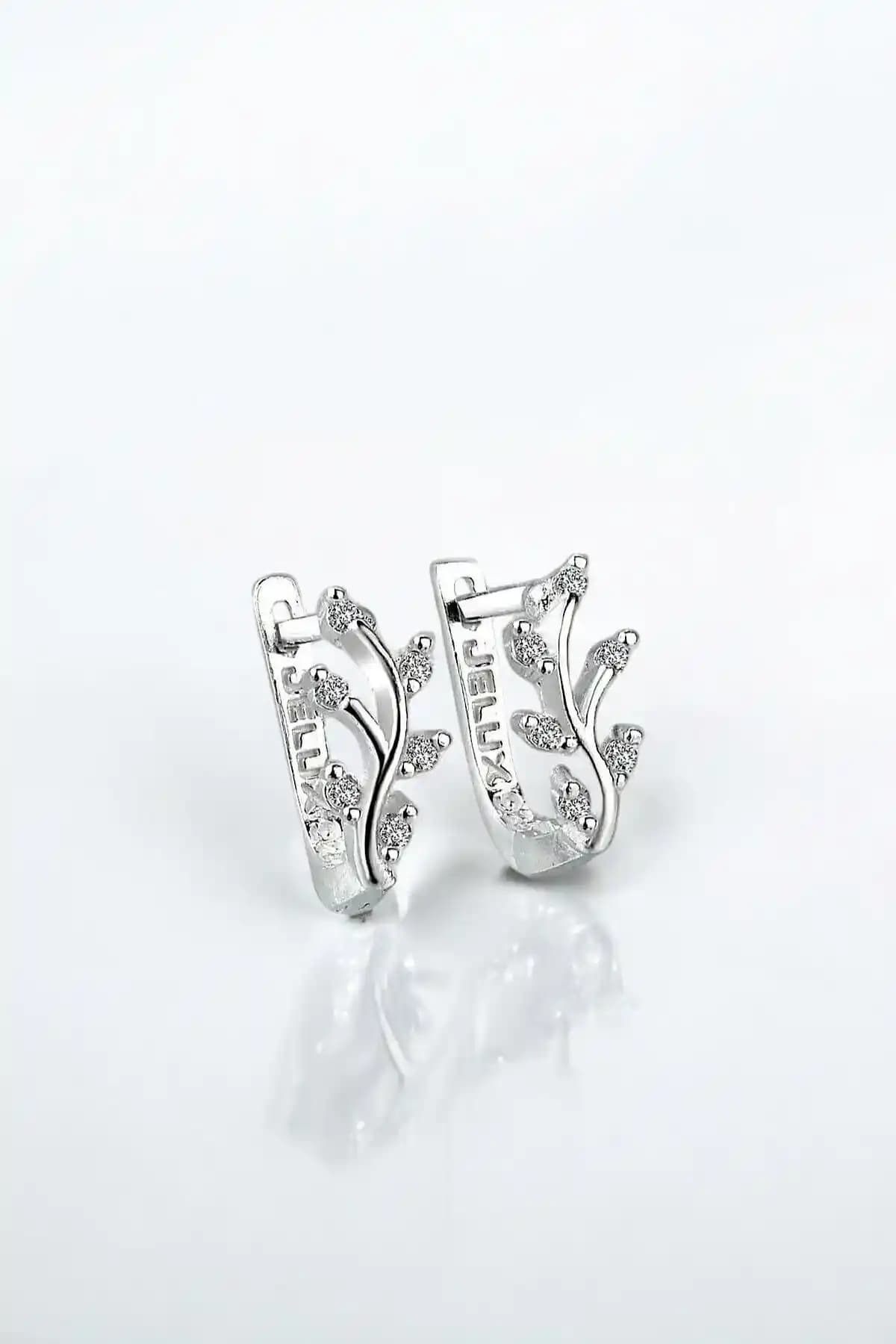 Gümüş Zirkon Taşlı Küpeler: Jelux ve Söğütlü Silver Ürünlerinin Karşılaştırması