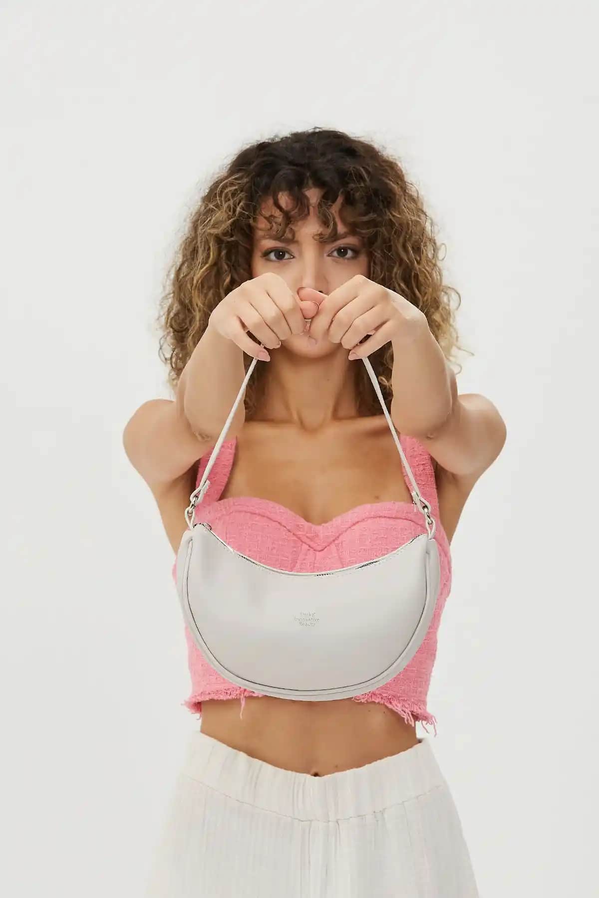 Günlük Kullanım İçin Modern ve Çok Yönlü Gri Suni Deri El ve Omuz Çantası