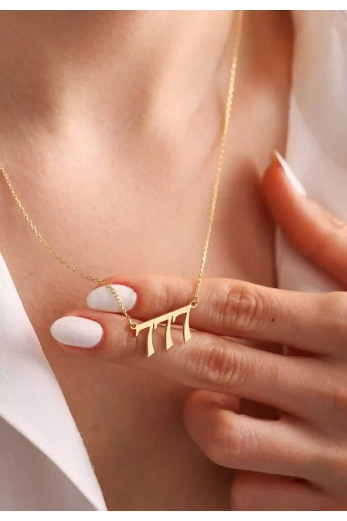 GUS Silver 777 ve Indigo Takı Üçlü Isimli Kolye Karşılaştırması: Hangi Seçenek Daha Uygun