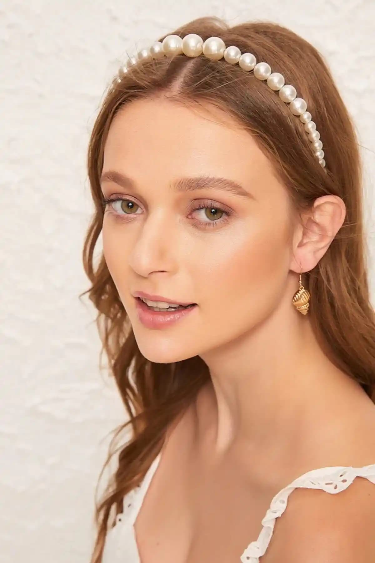 H&E DESIGN ve Monalisa Kadın İnci Taç Karşılaştırması Şıklık ve Konfor Analizi