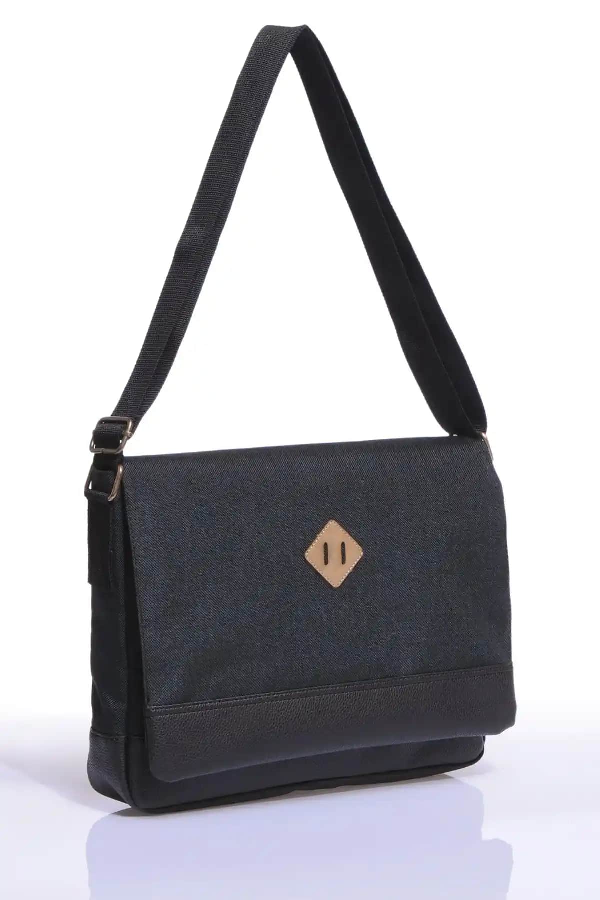 Hakan Gk16 Postacı Yatık Çanta Siyah: Şık ve Dayanıklı Günlük Kullanım Çantası