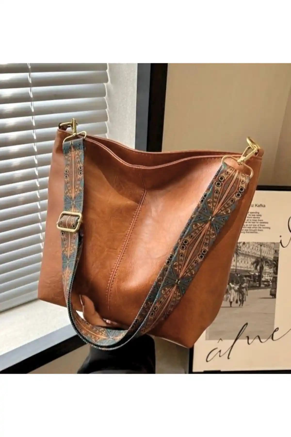 HAPBUY Taba Kadın Lüks Omuz Çantası: Şıklık ve Fonksiyonellik Bir Arada