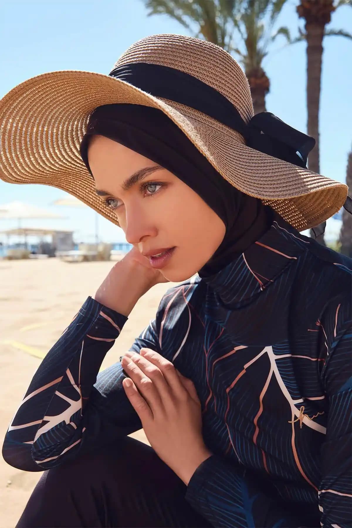 Hasır Şapka Karşılaştırması: Fiyonklu Toprak ve Kurdele Detaylı Modeller