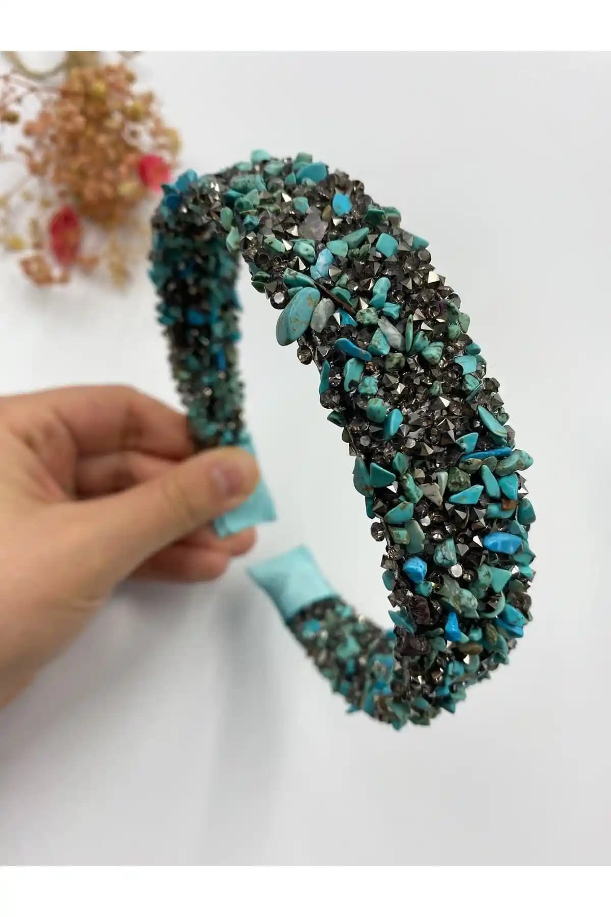 Hayals Doğal Taşlı Kristal Turkuaz Taç: Şıklık ve Dayanıklılık Bir Arada