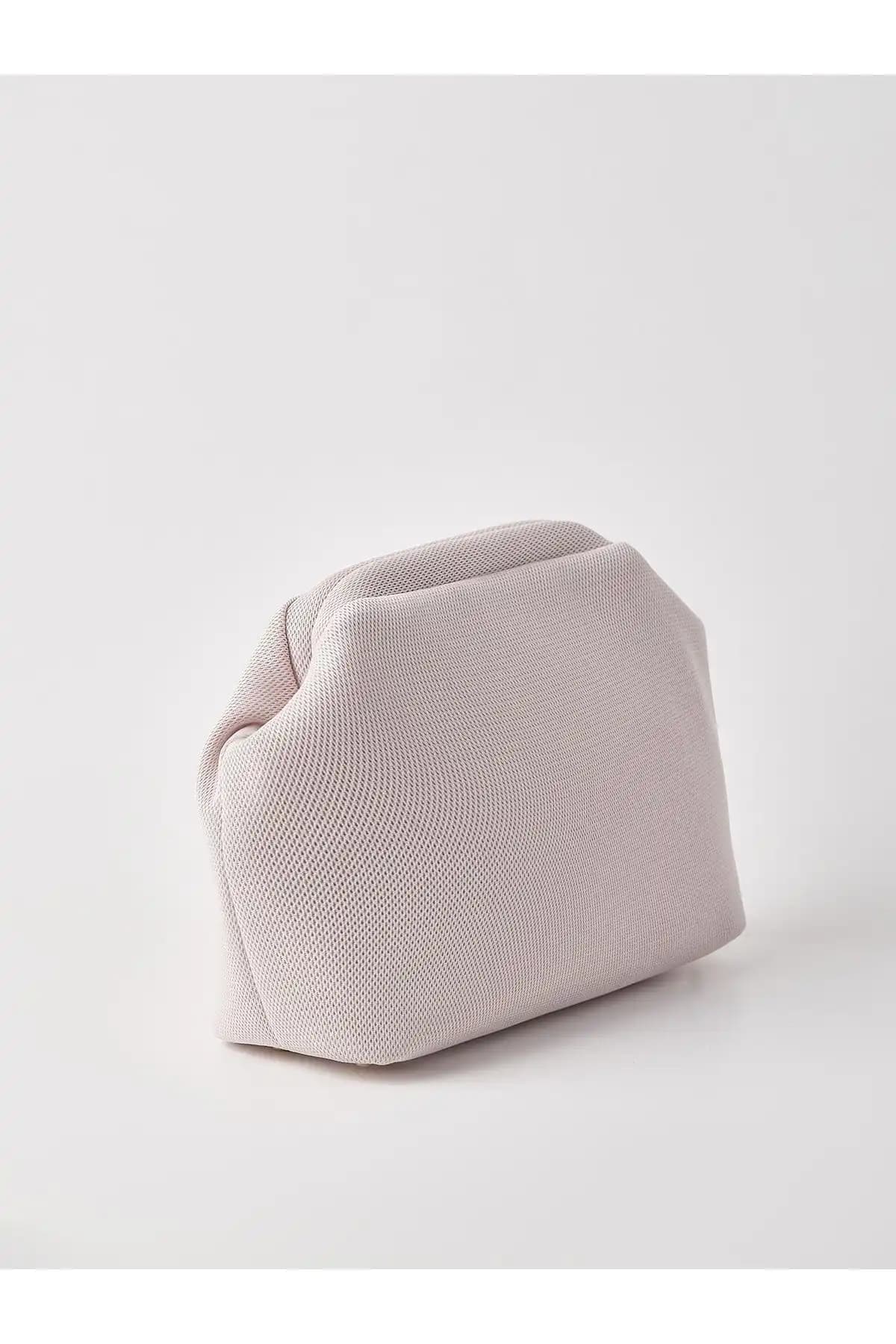 HEYBE'S Kadın Krem Renkli Clutch El Çantası Günlük Kullanım İçin Şık ve Fonksiyonel Tasarım