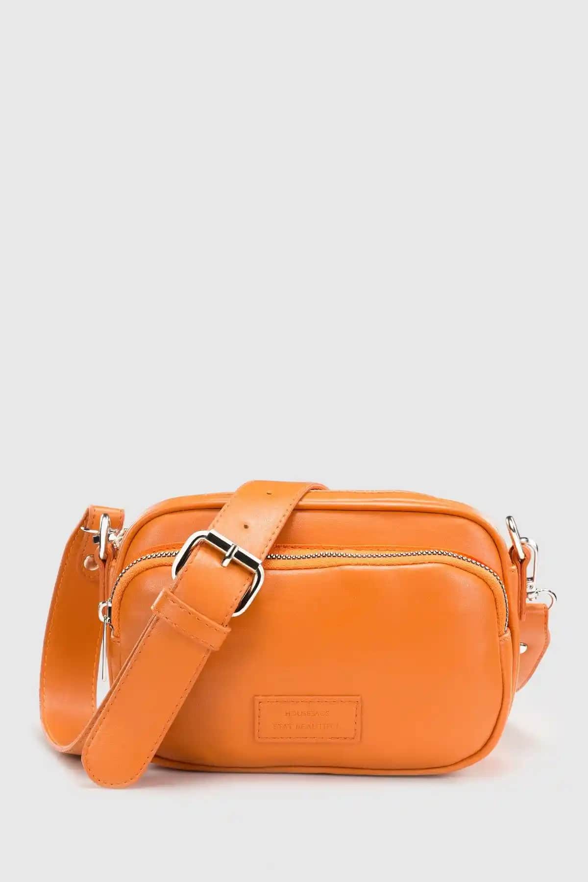 Housebags Çanta Karşılaştırması: Turuncu ve Kahverengi Süet Modellerinin Özellikleri