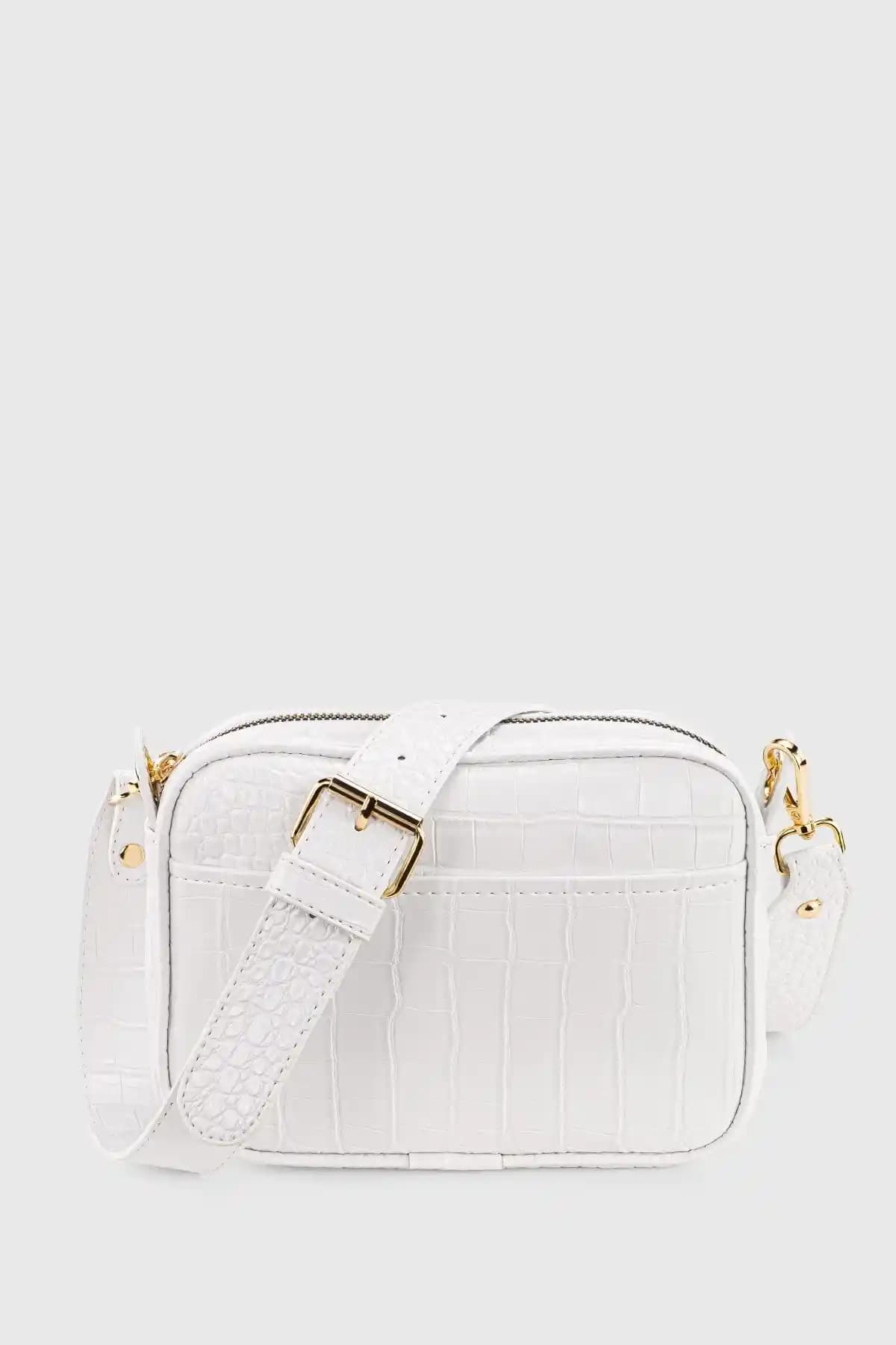 Housebags Kadın Çantalar Karşılaştırması: Beyaz Timsah Derisi ve Zebra Desenli Modeller