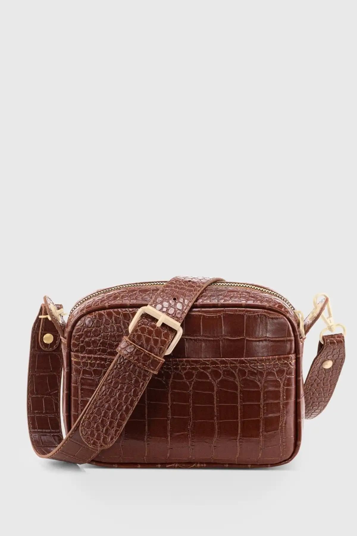 Housebags Kadın Çantaları Karşılaştırması: Timsah Görünümlü ve Baguette Modelleri 1
