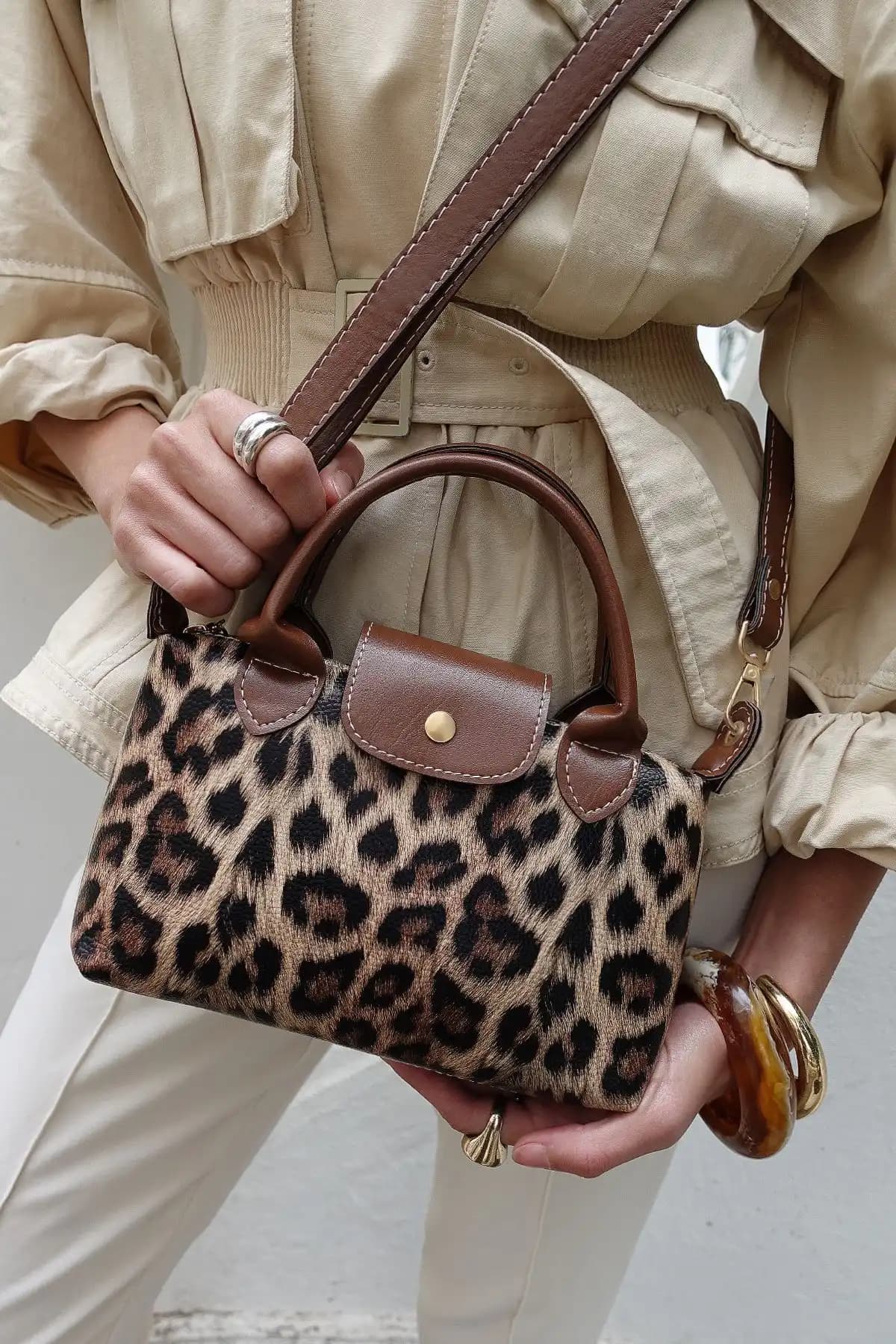 Housebags Leopar Desenli Çanta ve Tonny Black Kadın Çanta Karşılaştırması 1