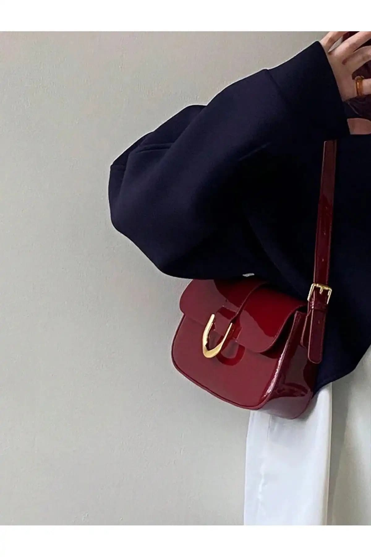 Housebags ve Shaka Bordo Çanta Karşılaştırması: Malzeme, Boyut ve Kullanım Özellikleri 1