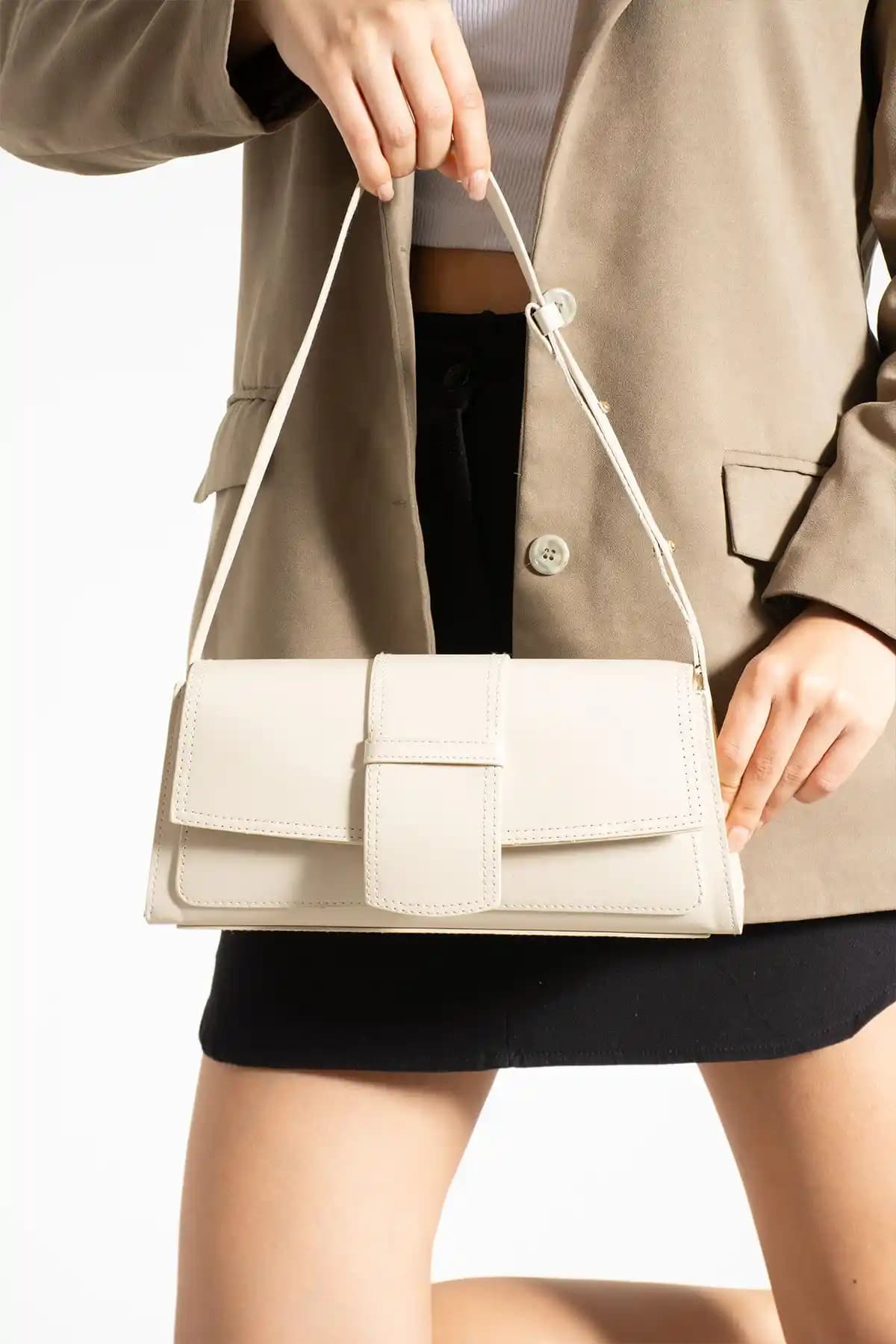 İAMBTŞY Klasik Stil Baget Çanta İncelemesi Günlük ve Şık Kullanım İçin