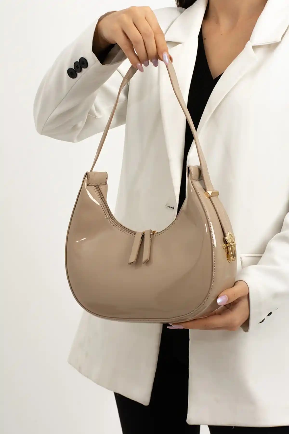 İAMBTŞY ve Mybag Kadın Rugan Çanta Karşılaştırması Günlük Şıklık ve Kullanım Kolaylığı