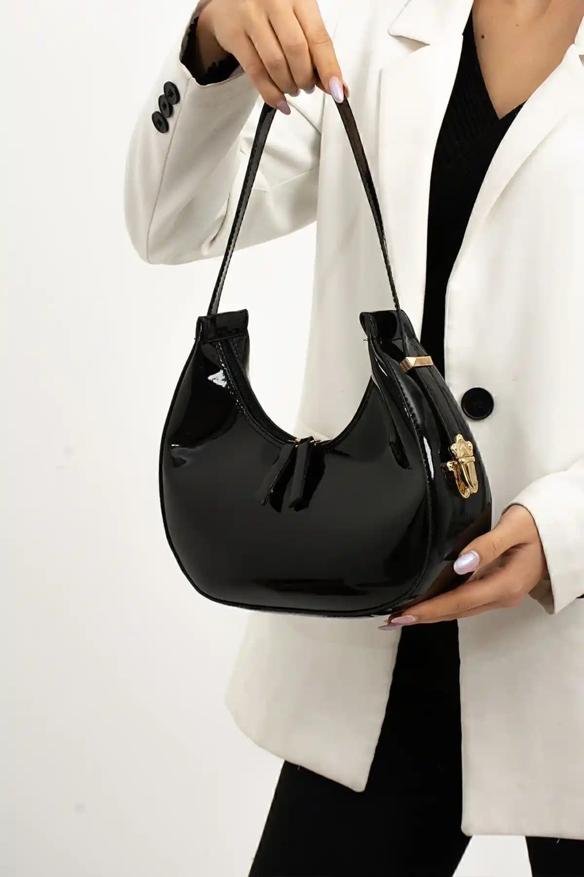 İAMBTŞY ve Mybag Kadın Rugan Çanta Karşılaştırması: Hangi Model Daha Uygun