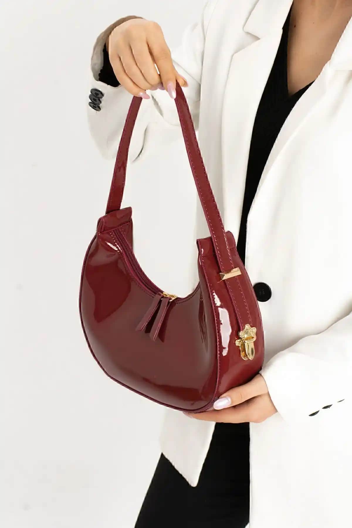 İAMBTŞY ve Mybag Kadın Rugan Çanta Karşılaştırması: Tasarım, Malzeme ve Kullanım Özellikleri