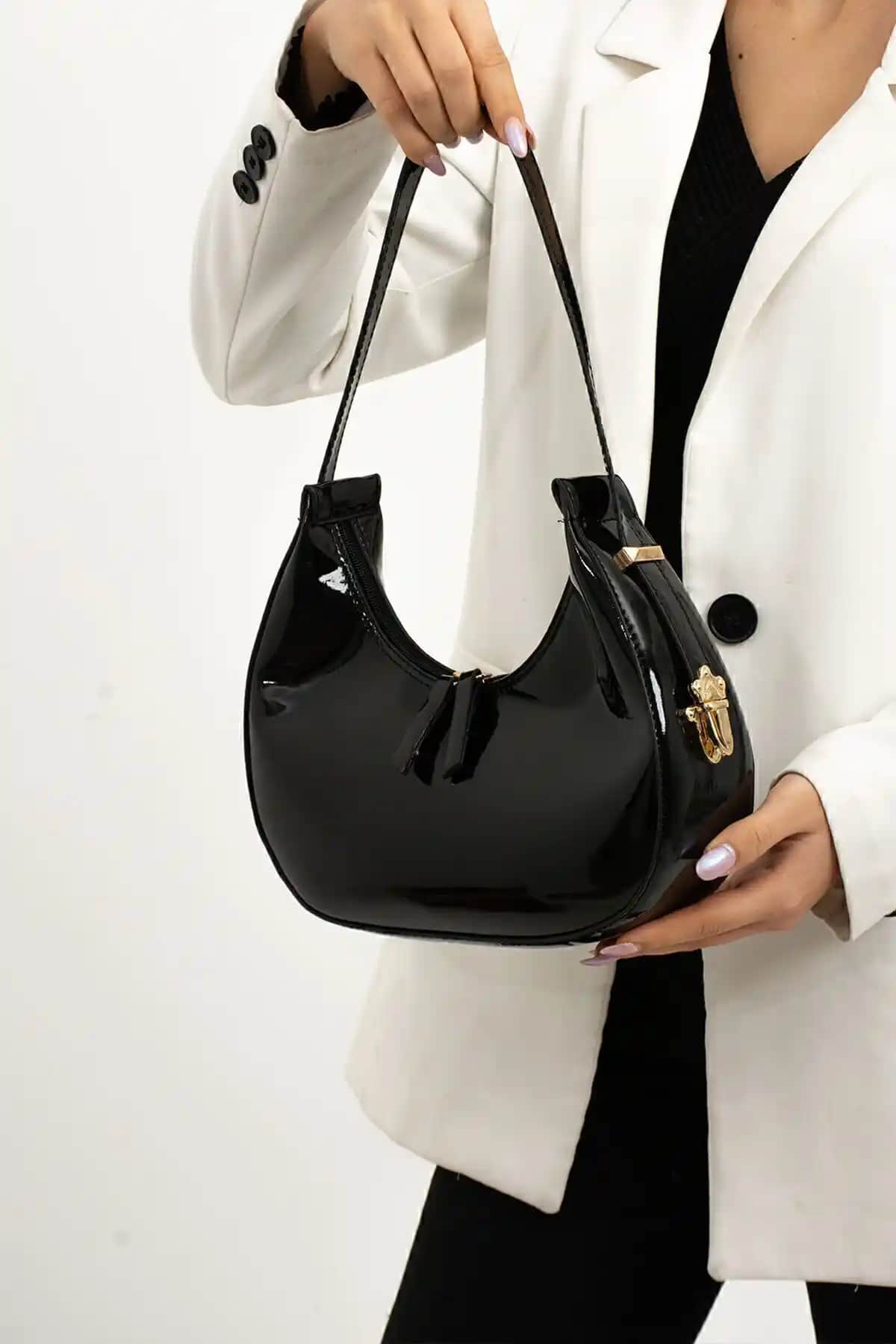 İAMBTŞY ve SOHO Kadın Çantası Karşılaştırması: Stil ve İşlevsellik Analizi