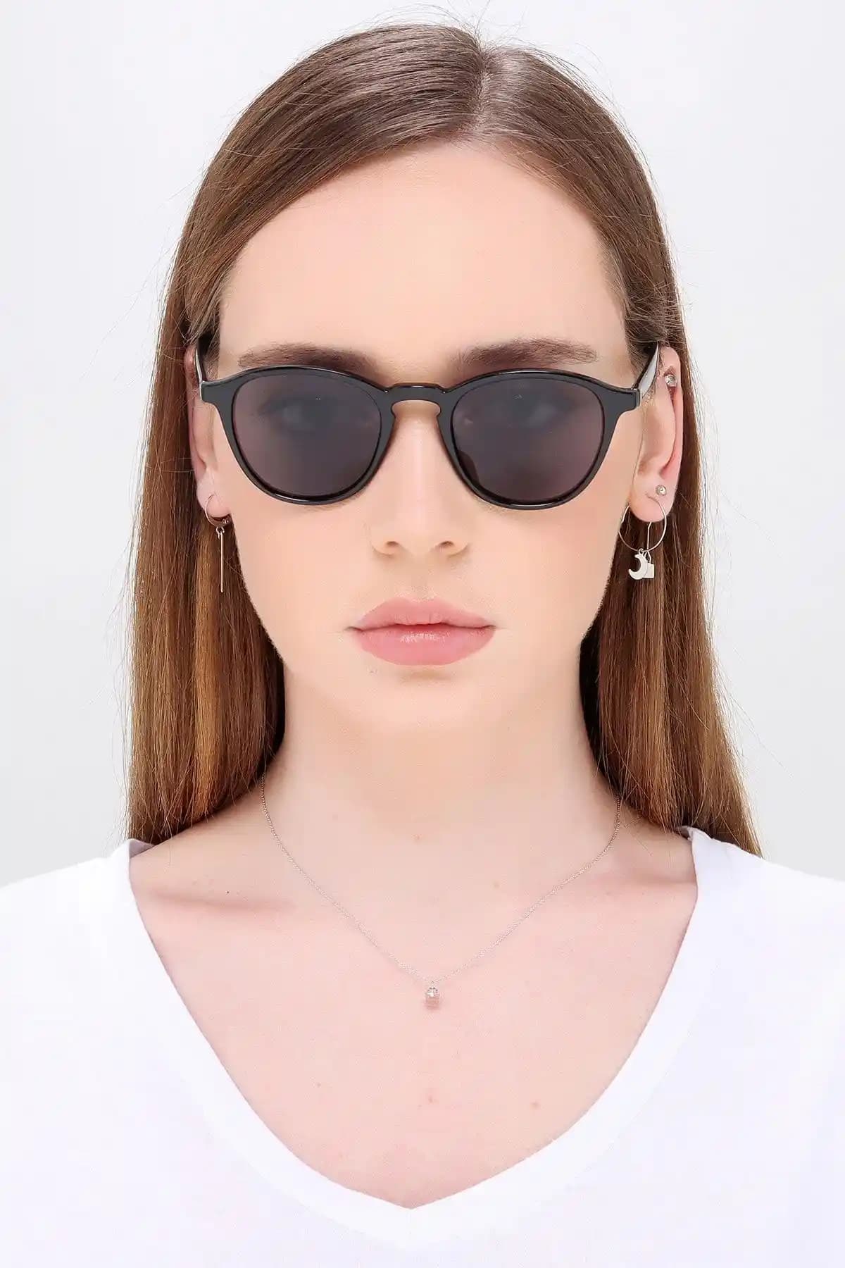 İki Popüler Güneş Gözlüğü Modelinin Karşılaştırması ve Seçim Rehberi