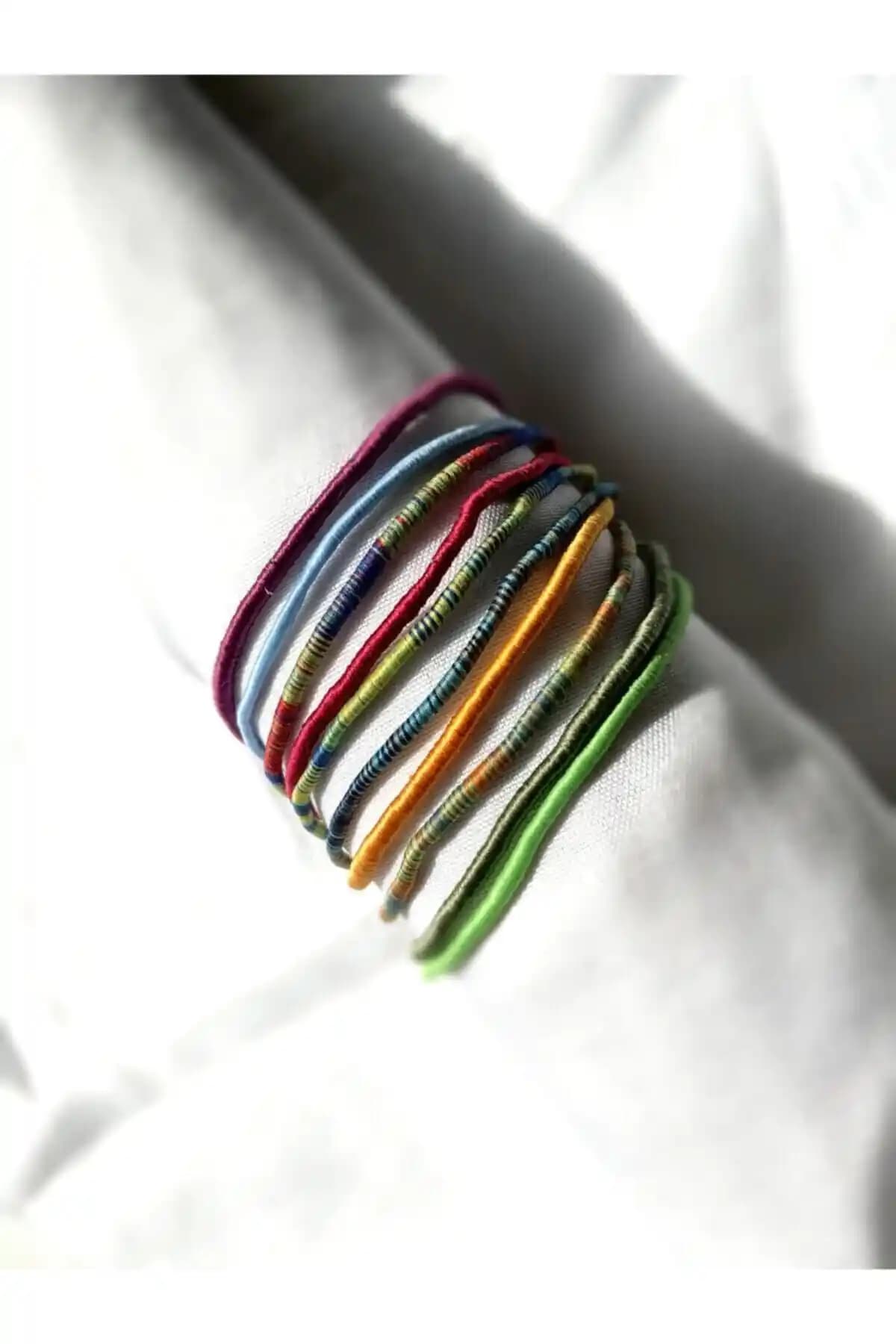 İki Popüler İp Bileklik Setinin Detaylı Karşılaştırması ve Seçim Rehberi