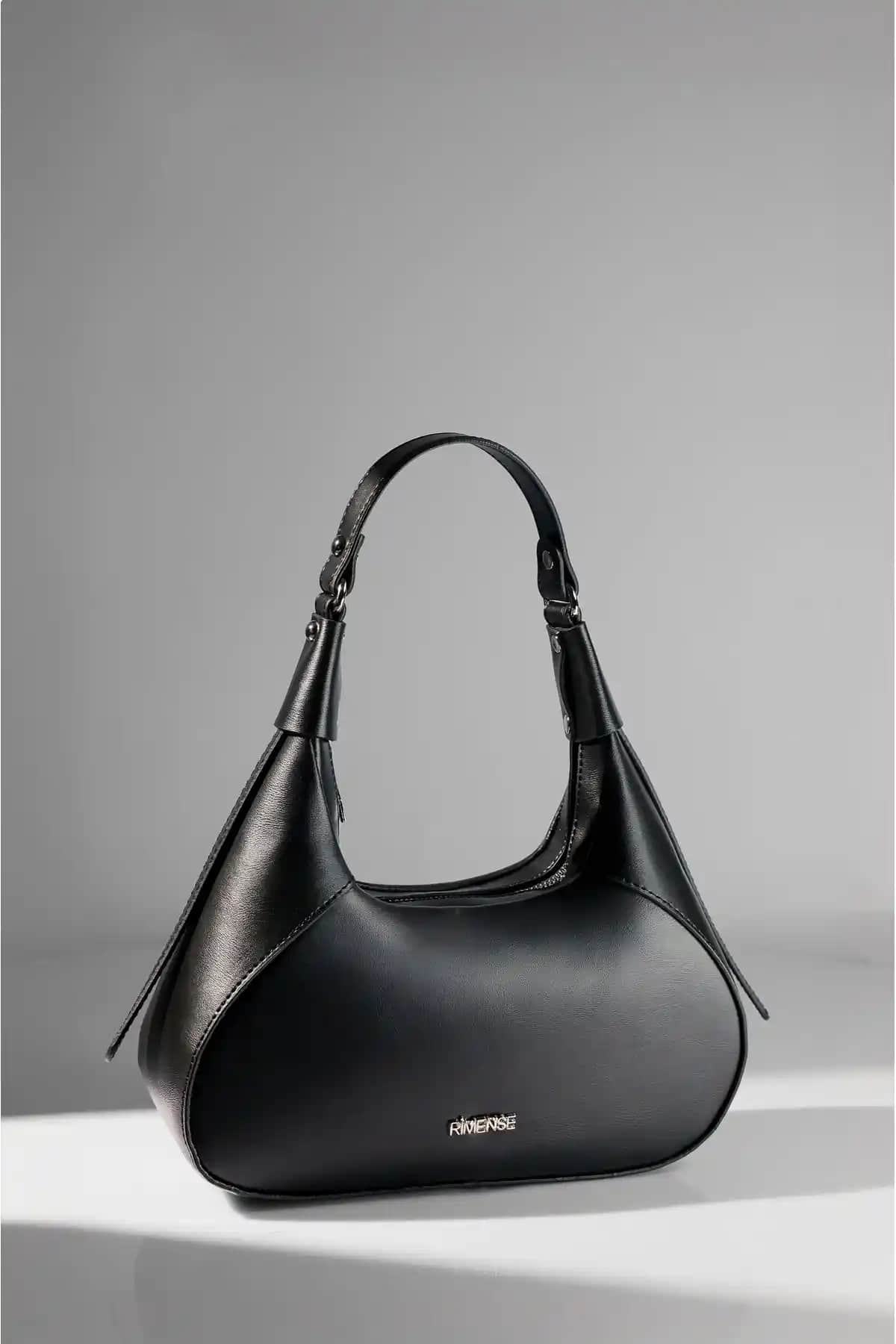 İki Popüler Siyah Kadın Çantası Karşılaştırması: Özellikler ve Kullanıcı Yorumları