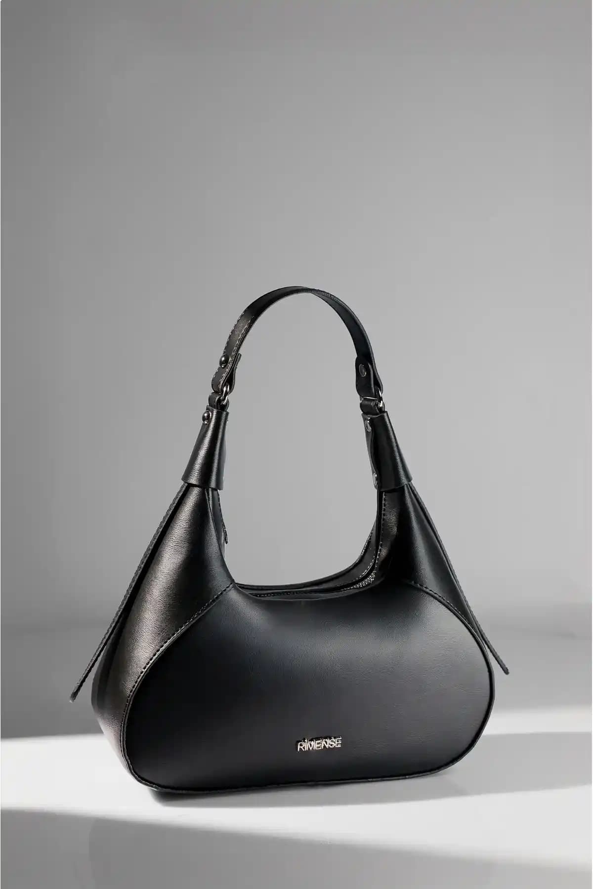 İki Popüler Siyah Kadın Çantası Karşılaştırması: Özellikler ve Kullanıcı Yorumları