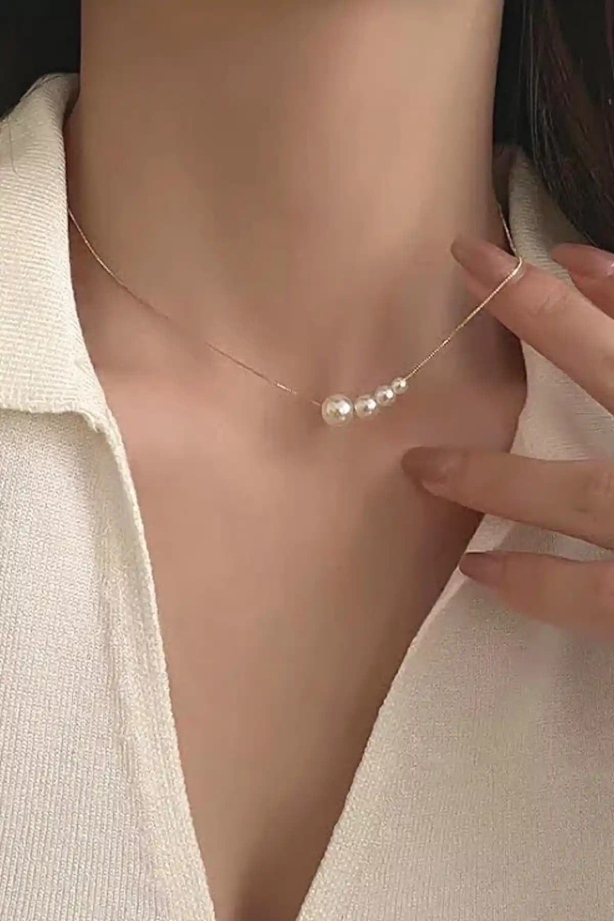 İki zarif inci kolye karşılaştırması: Şıklık ve kullanım kolaylığı analizi