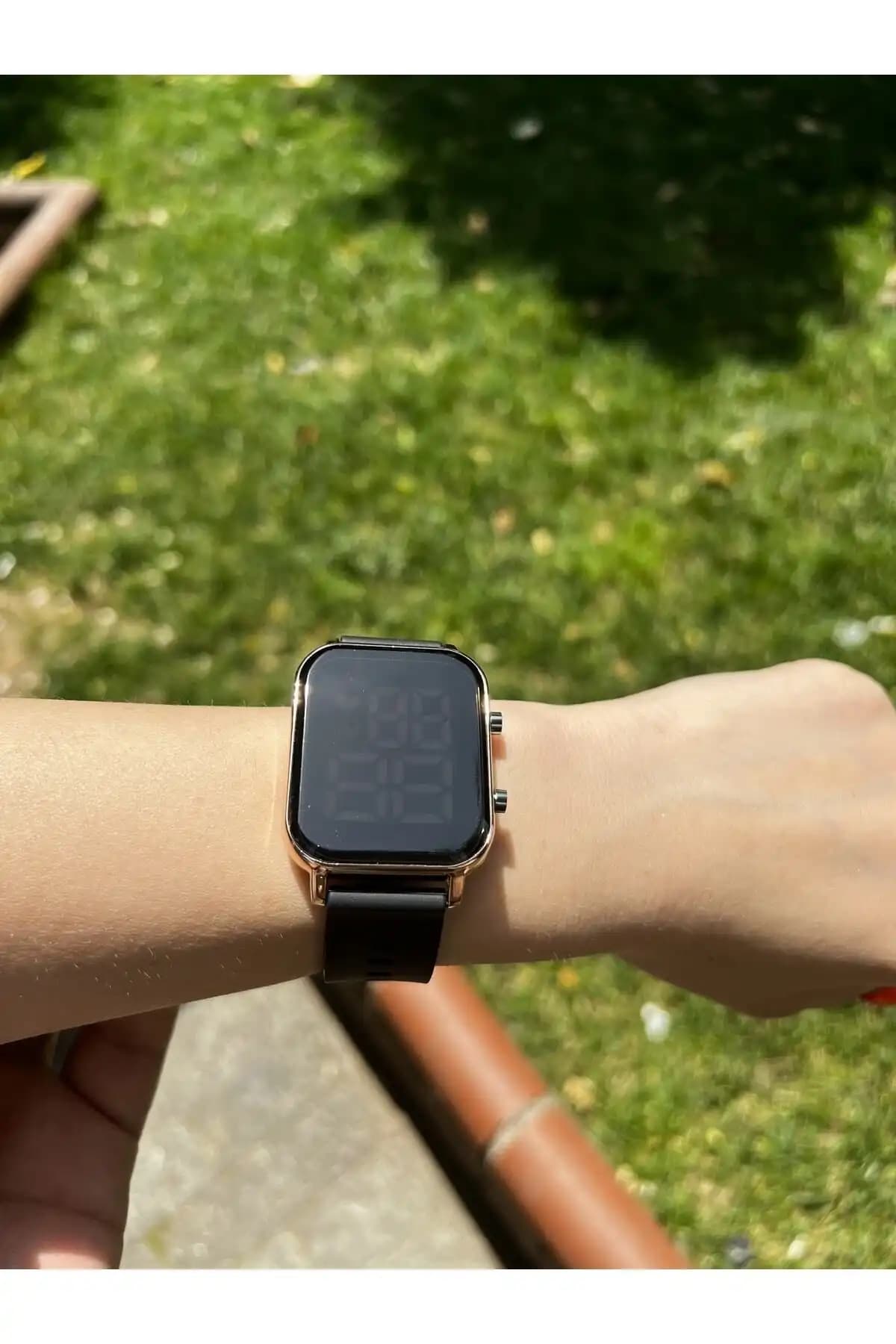 İSTLİV Kadın Siyah Kordon Rose Kasa Tuşlu Dijital Led Saat Modern ve Şık Tasarım