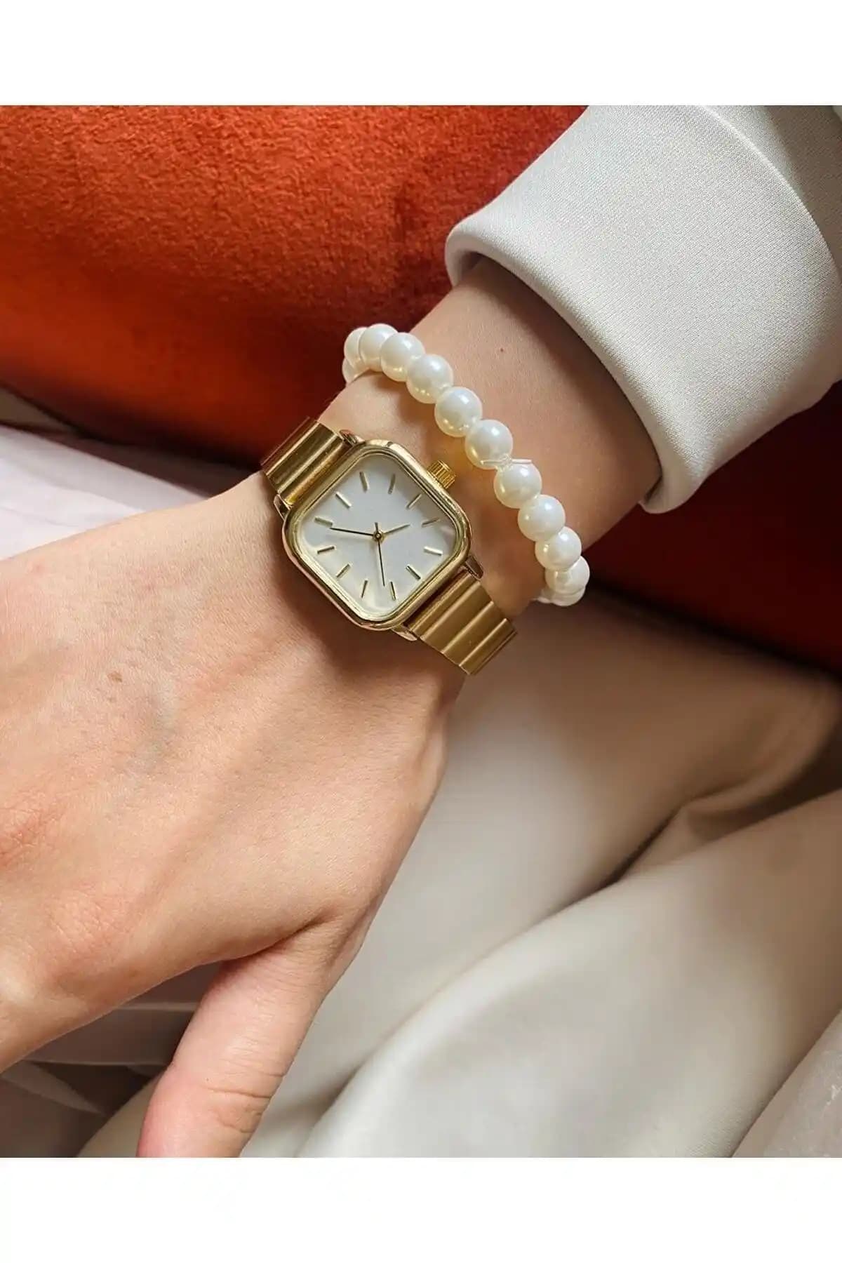 İSTLİV Minimal Kare Gold Renk Kadın Kol Saati: Zarif ve Şık Tasarım Özellikleri