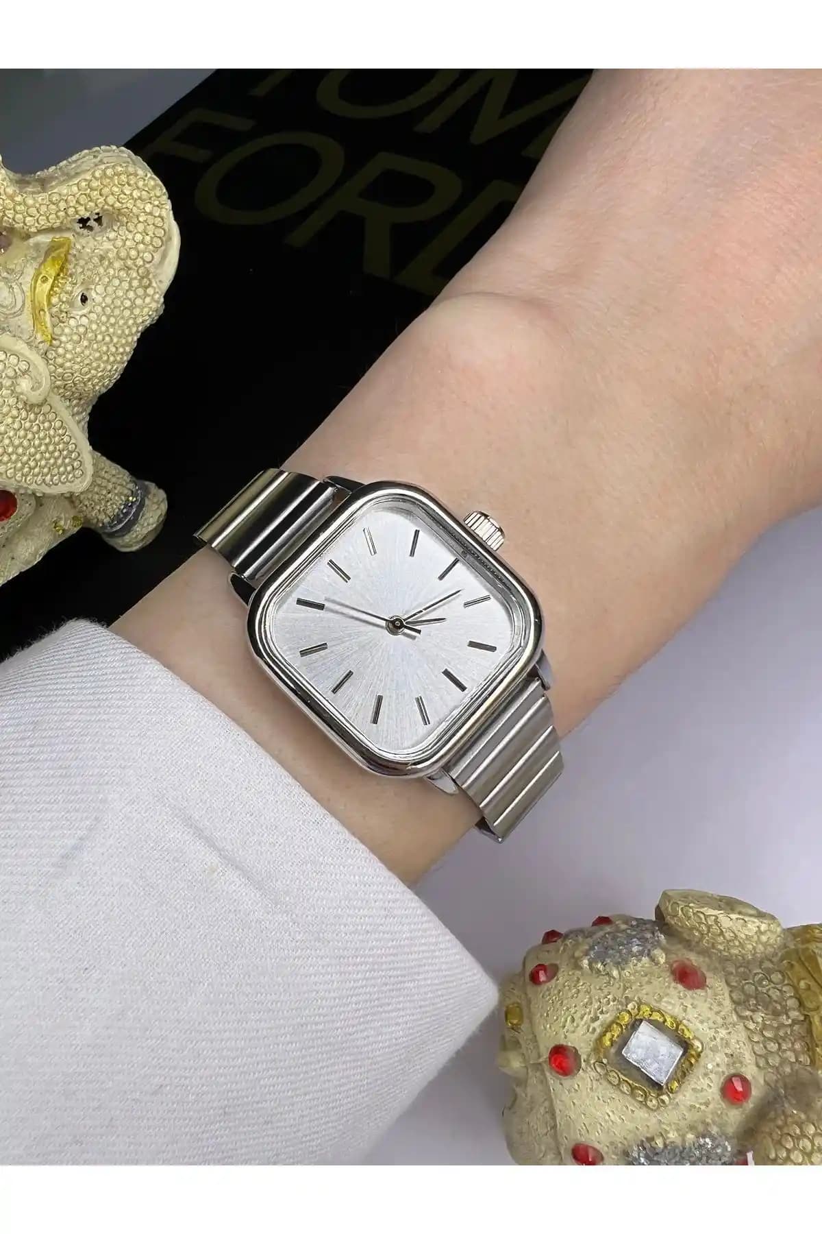 İSTLİV Minimal Kare Kadın Saatleri Karşılaştırması ve En İyi Seçenekler