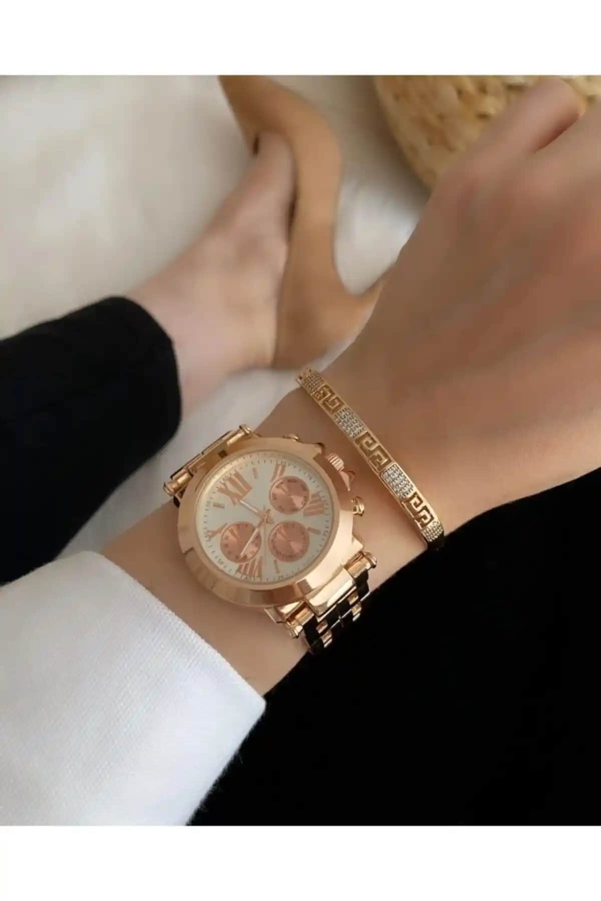İSTLİV Rose Gold Unisex Çelik Kasa Analog Saatleri Modern ve Dayanıklı Tasarım