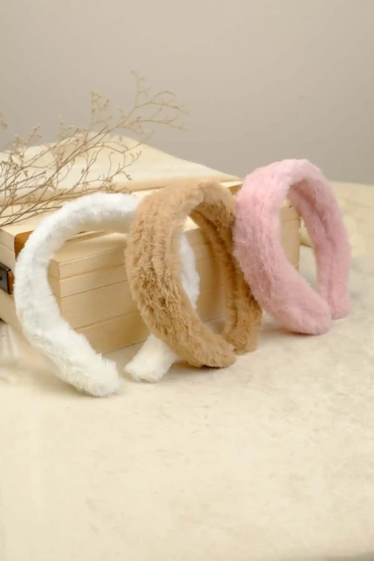 Jack Ferrero Peluş Taç Seti: Şık ve Konforlu Çocuk Aksesuarları