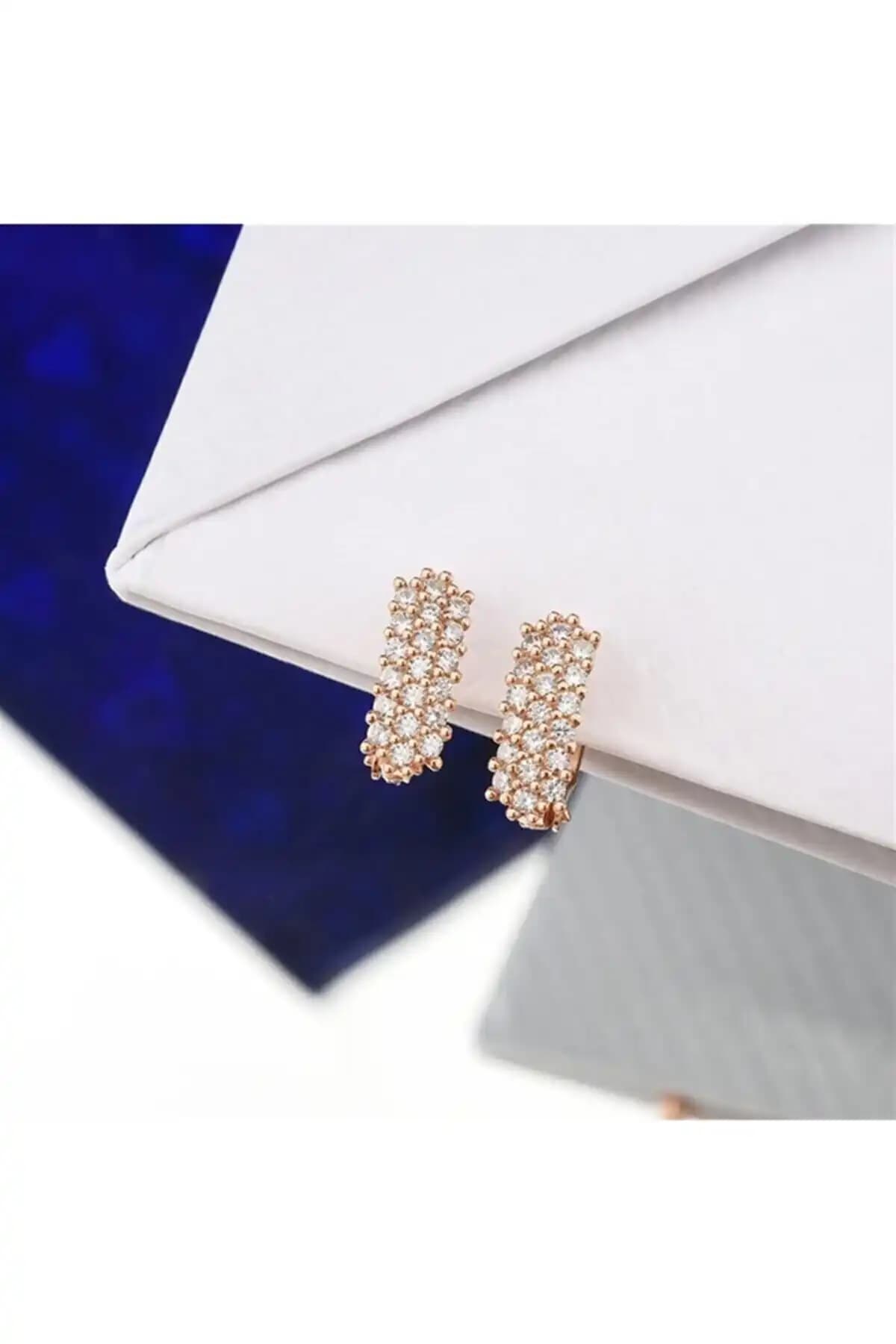 Jelux Silver 925 Ayar Güme Küpe ile NEREZE Minik Kedi Küpe Karşılaştırması 1