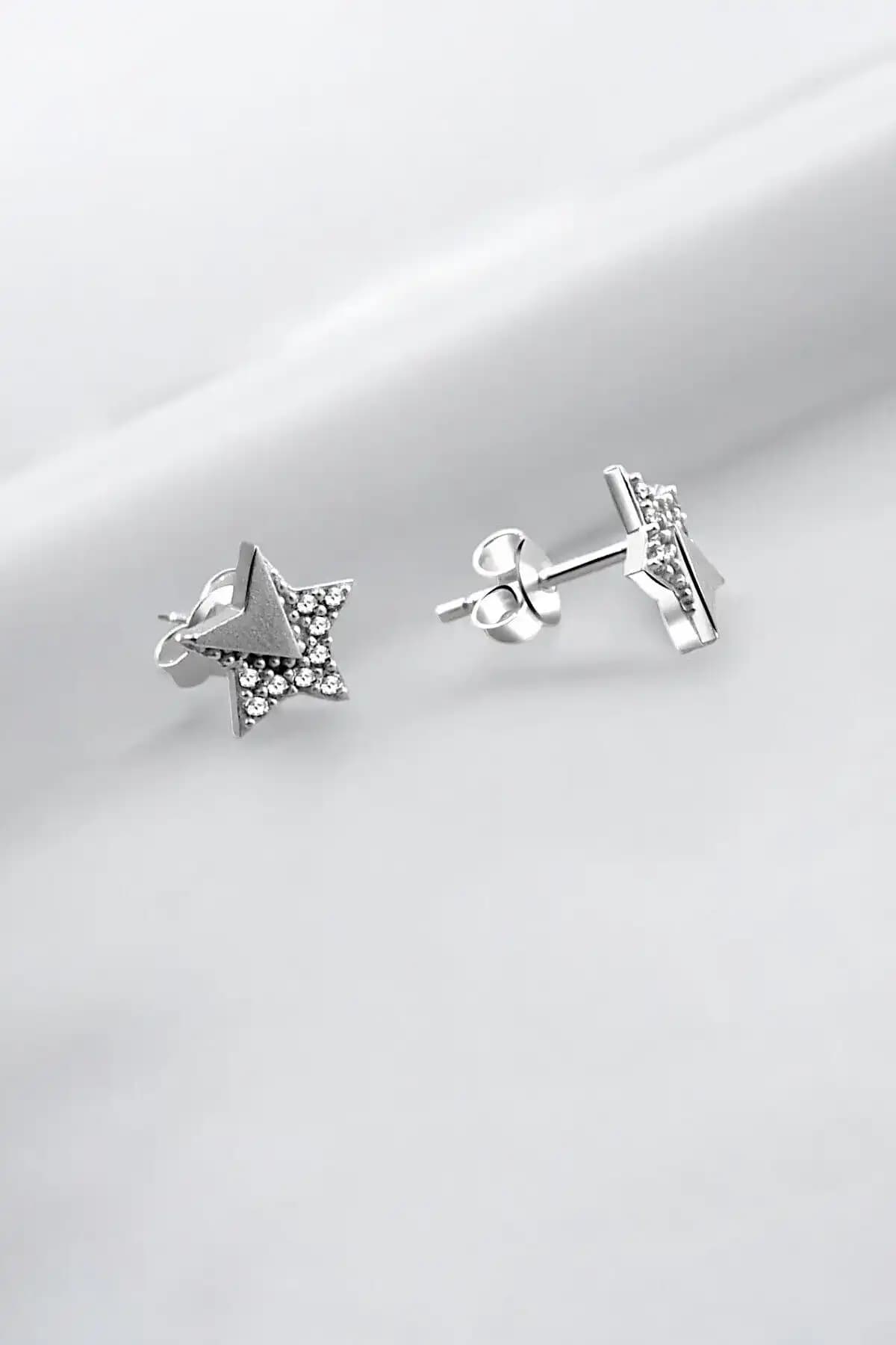 Jelux Silver 925 Ayar Gümüş Zirkon Taşlı Kutup Yıldızı Küpe: Şıklık ve Kalitenin Buluşması