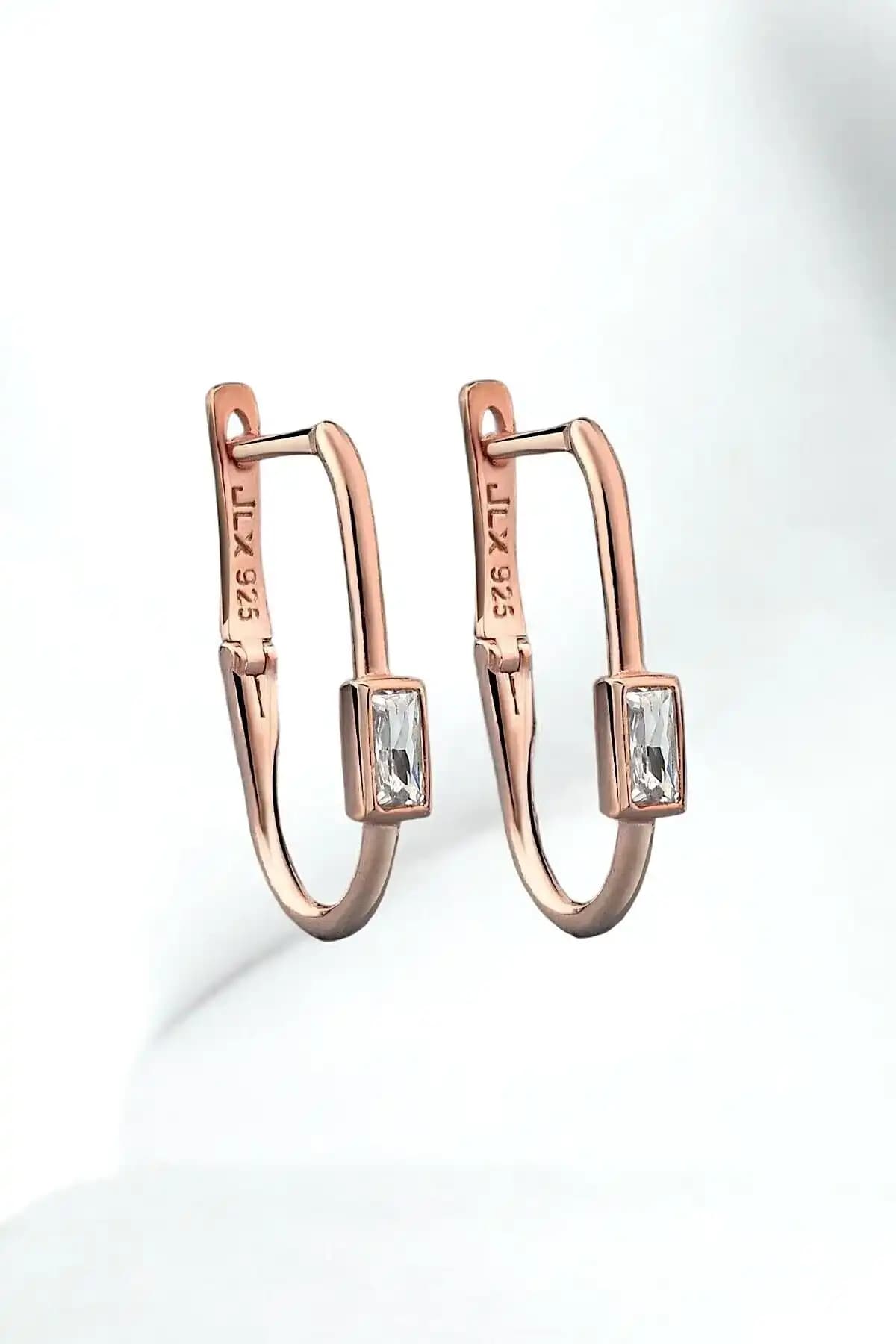 Jelux Silver 925 Ayar Gümüş Zirkon Taşlı ve Elips Tasarımlı Küpe Karşılaştırması 1