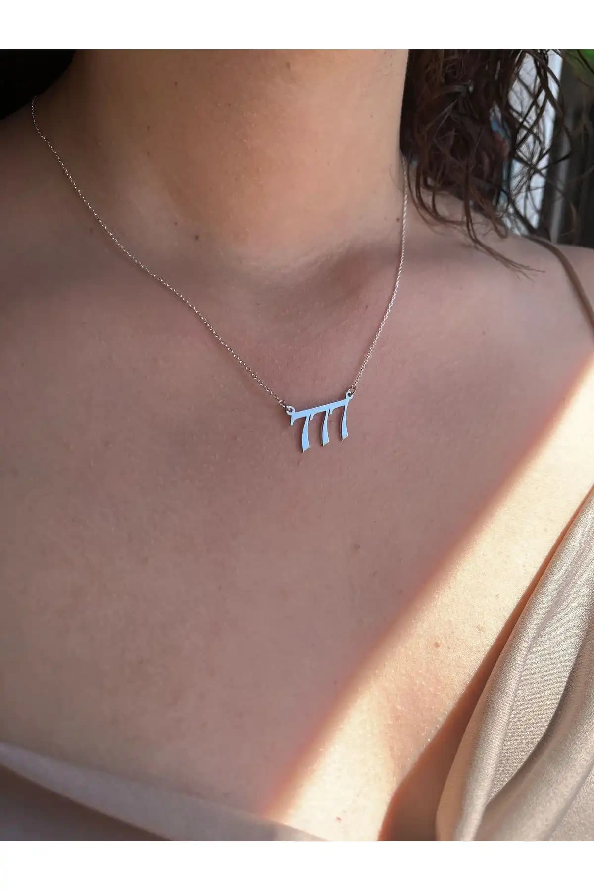 Jewelrydiary 777 Gümüş Kolye: Özelleştirilebilir Tasarım ve Şık Detaylar