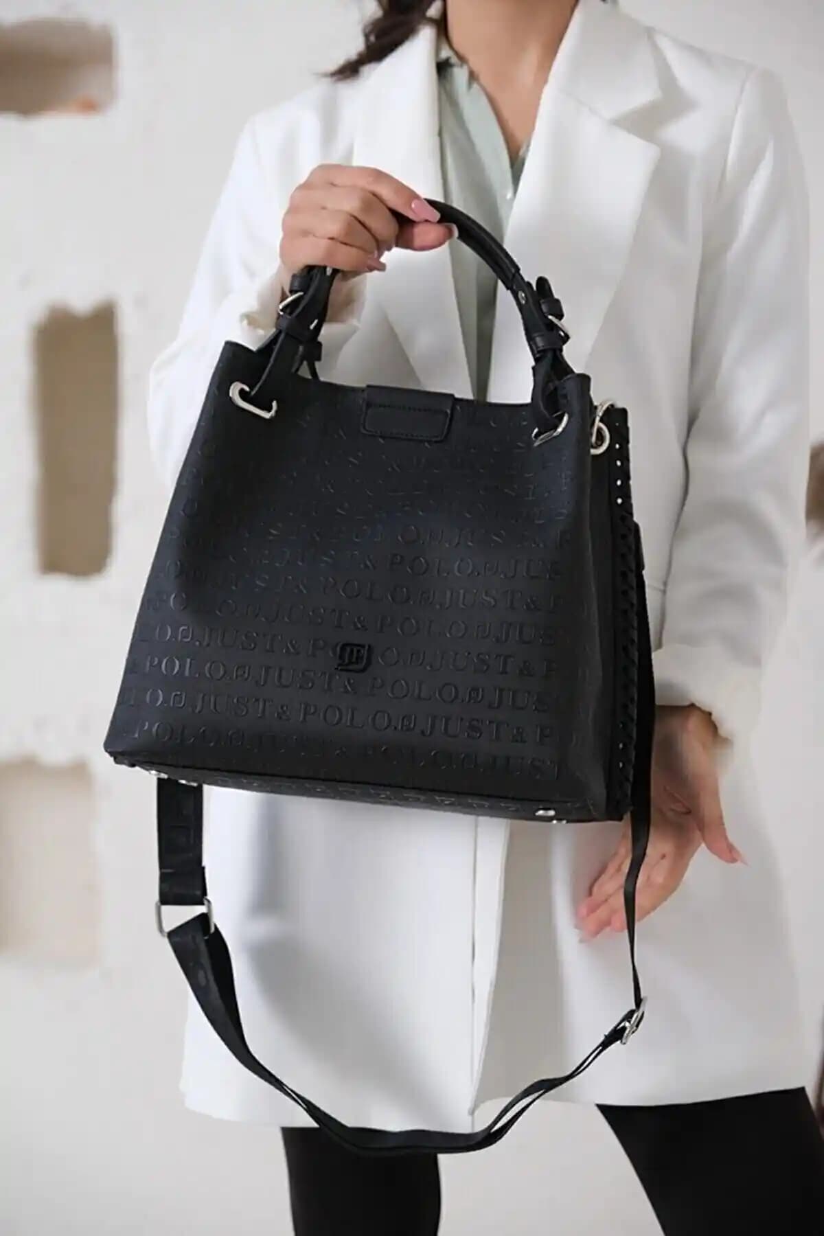 Just Polo Siyah Kadın Kabartma Desenli Mıknatıslı Çıtçıt Kapama El Çantası İnceleme ve Özellikleri
