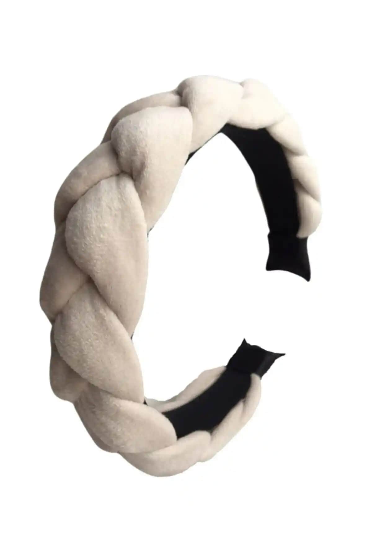 Kadife Taç Kadın Aksesuarları Şıklık ve Konforu Bir Arada Sunar