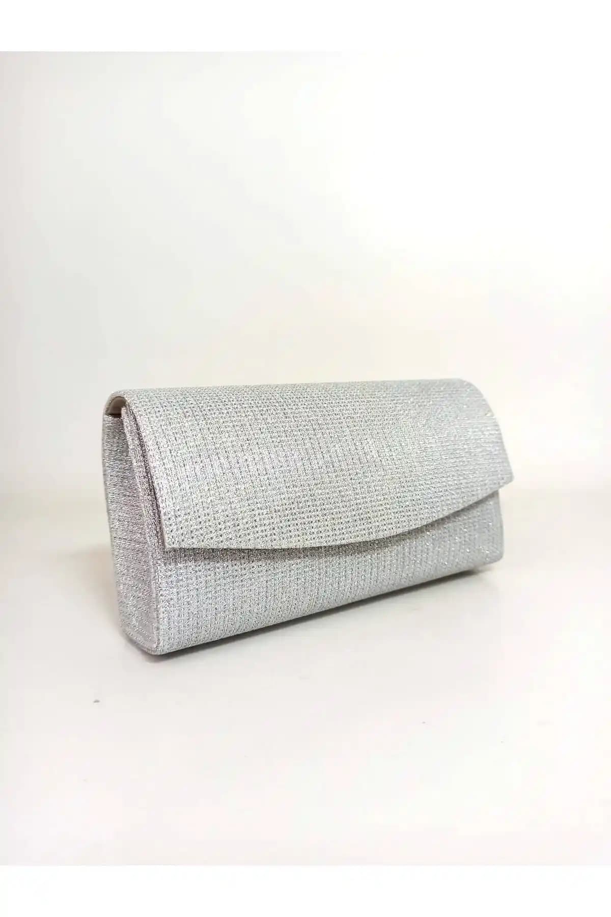 Kadın Abiye Çantası Karşılaştırması: Gümüş Mini ve Taşlı El Çantası Özellikleri