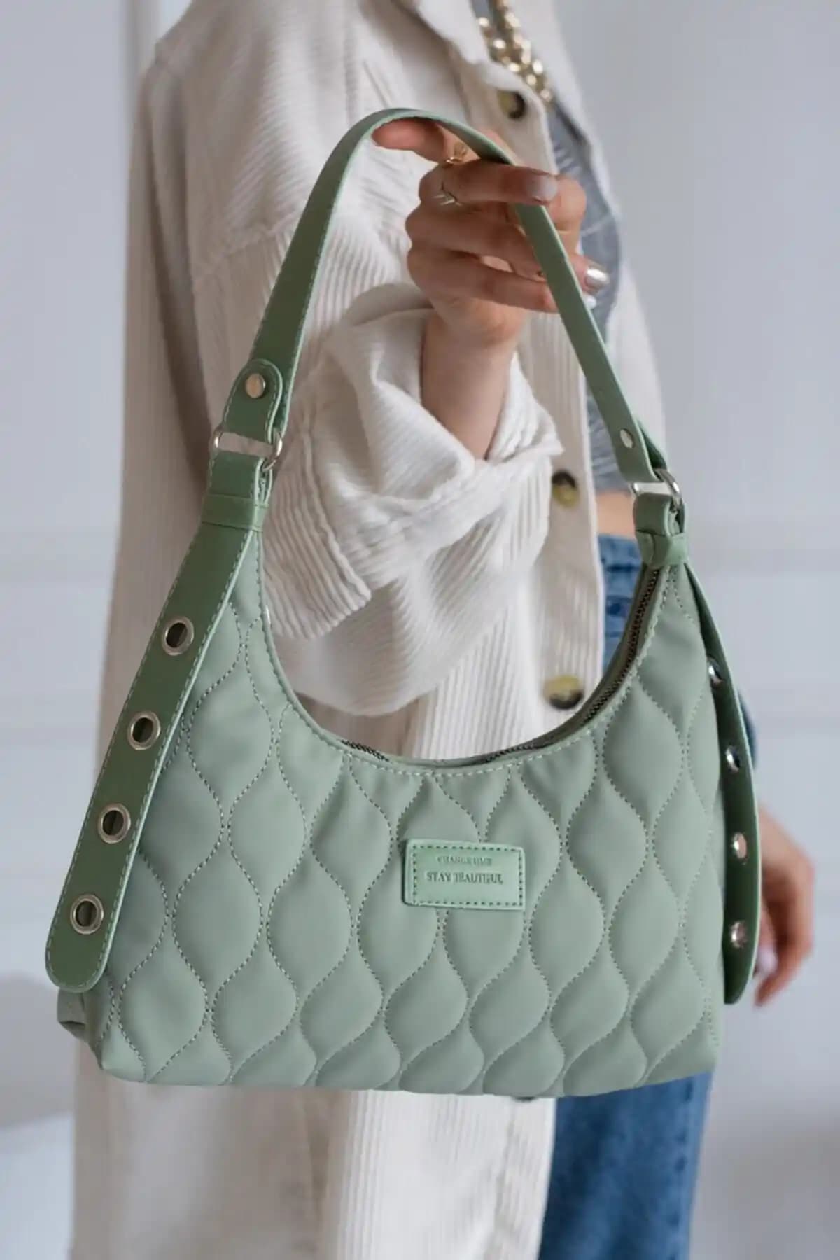 Kadın Baget Çantalar Karşılaştırması: Mint Yeşil ve Siyah Modaya Uygun Seçenekler