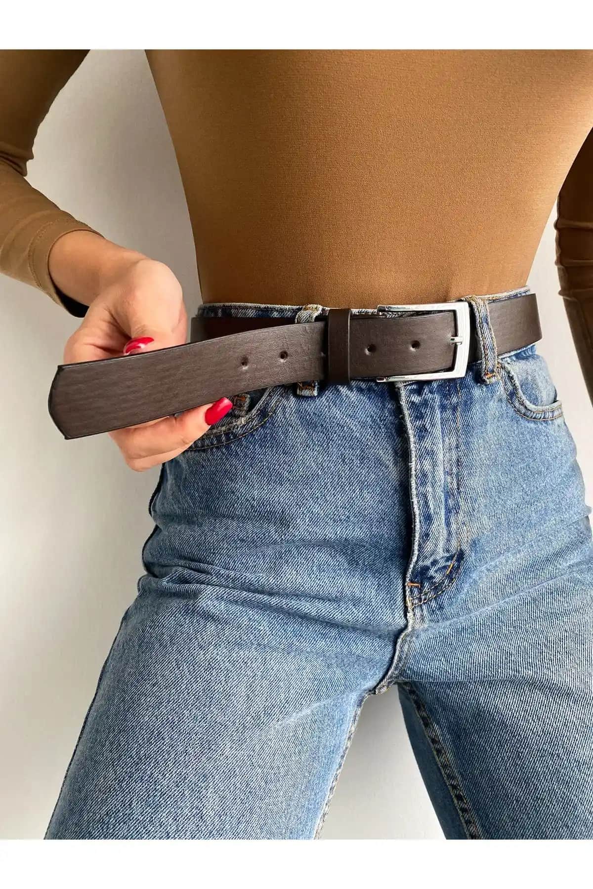 Kadın Basic Acı Kahve Kemer: Şık ve Dayanıklı Günlük Kullanım Aksesuarı