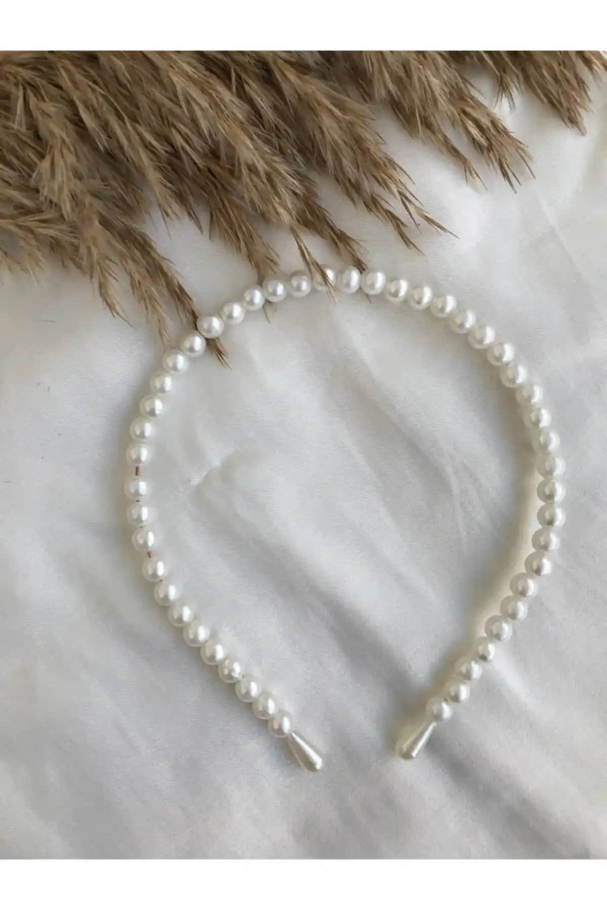 Kadın Beyaz İnci Taç: Zarif ve Pratik Tasarımıyla Günlük ve Özel Gün Şıklığı