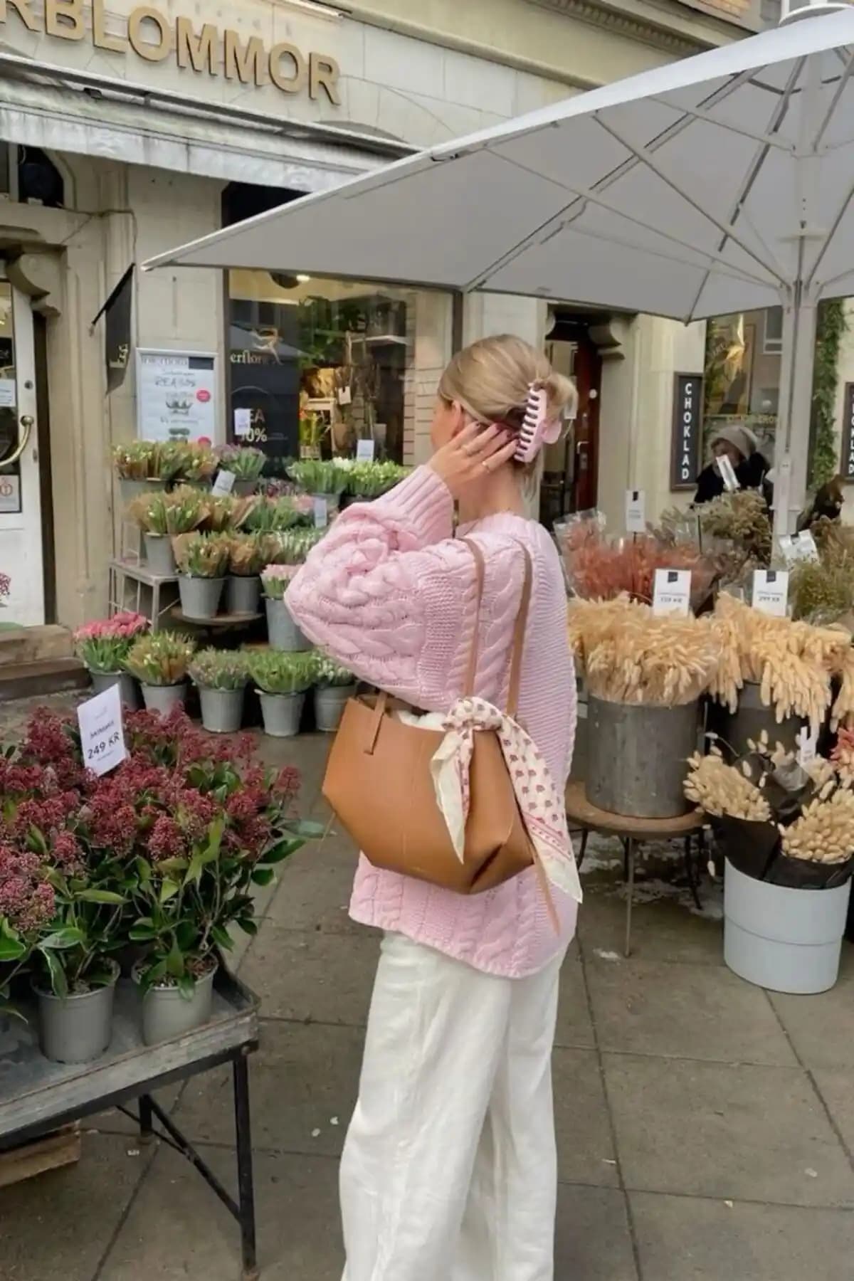 Kadın Çanta Karşılaştırması: Taba Mini Pinterest ve Yeşil Timsah Desenli Modeller