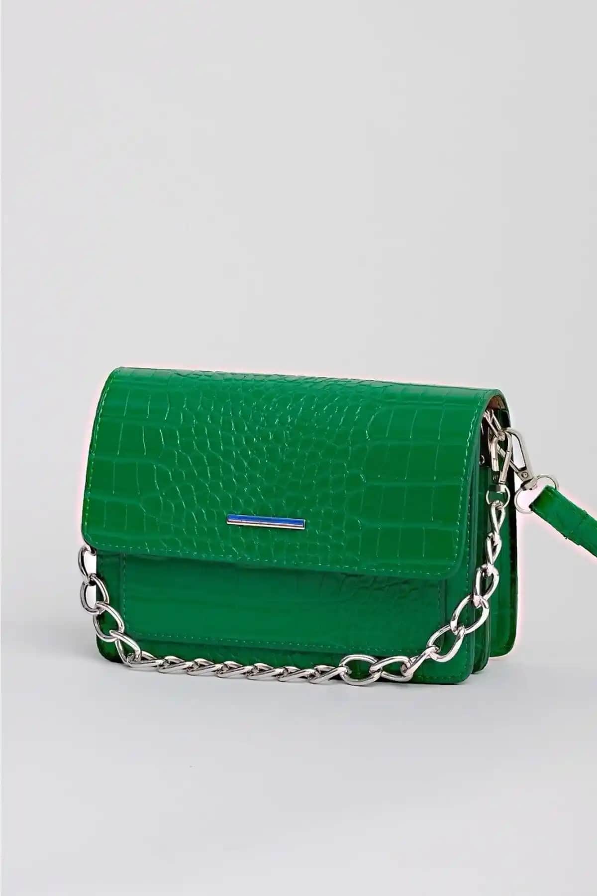 Kadın Çanta Karşılaştırması: Timsah Desenli Omuz Çantası ve Manuka Mini City Çanta