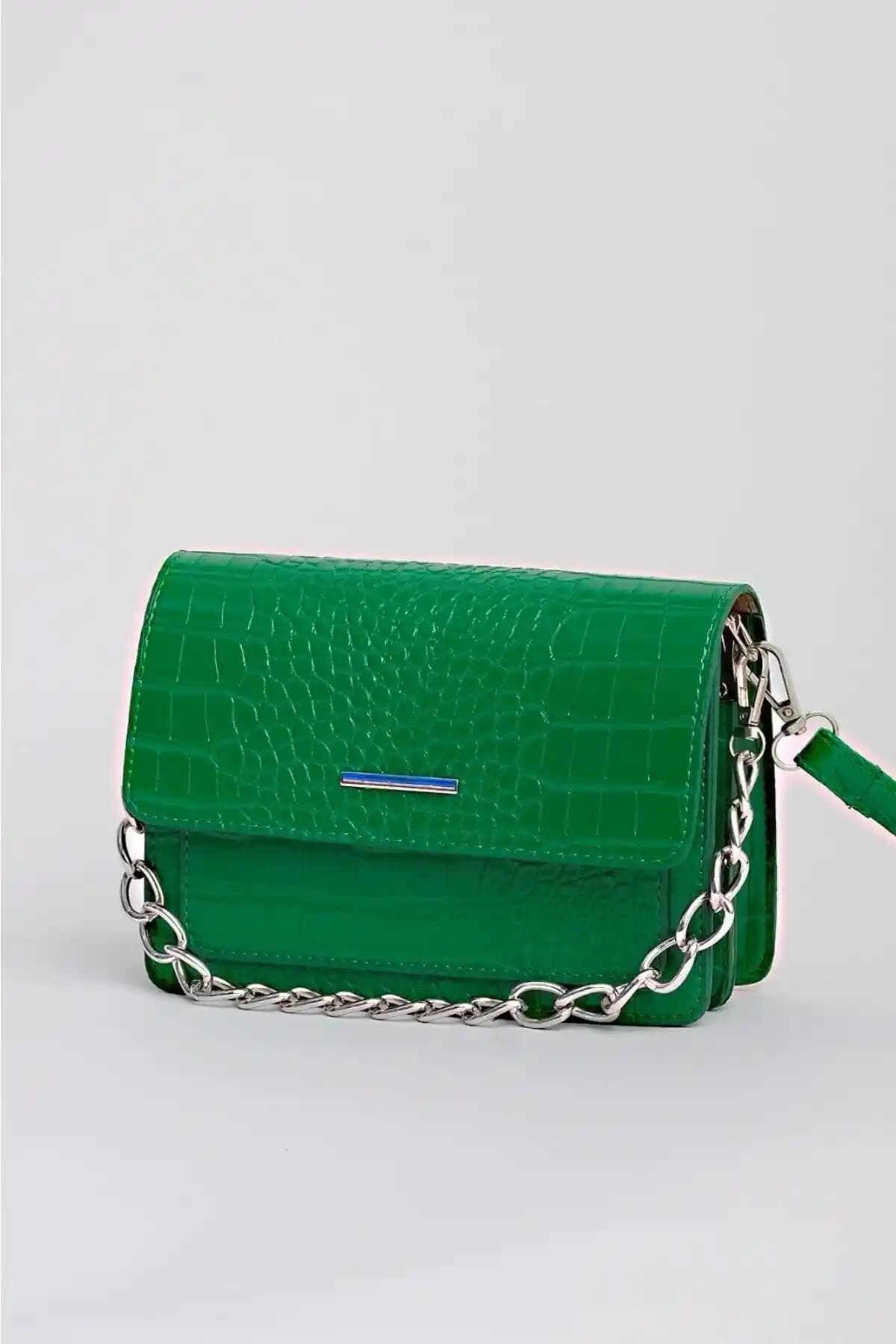 Kadın Çanta Karşılaştırması: Timsah Desenli Omuz Çantası ve Manuka Mini City Çanta